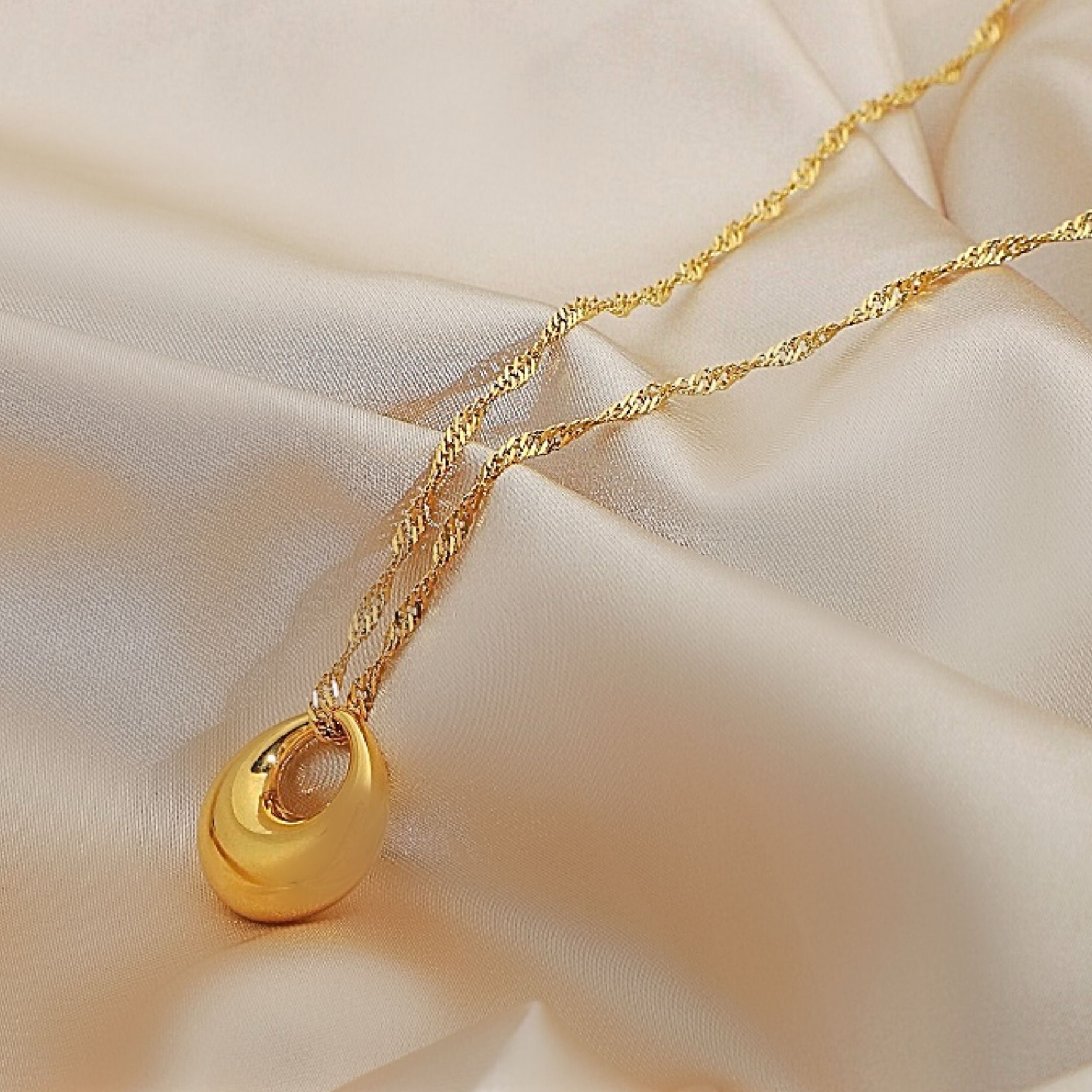 Gold hoop necklace 