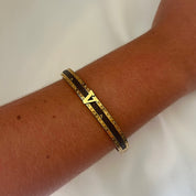 Thin clover v bangle