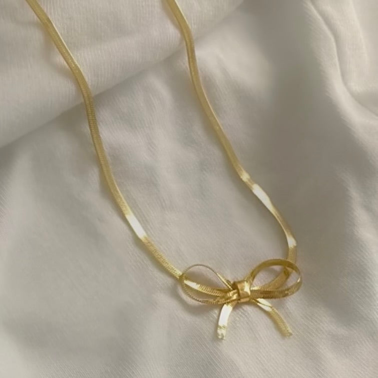 Gold bow necklace