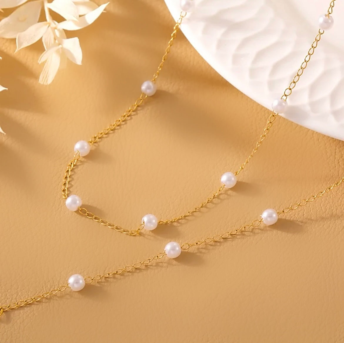 Dainty pearl bracelet