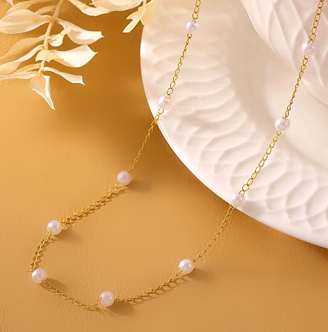 Dainty pearl necklace