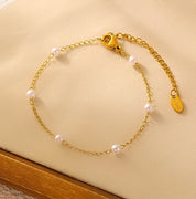 Dainty pearl bracelet