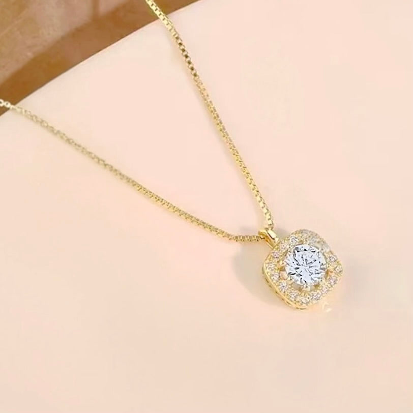 Luxe diamond pendant necklace