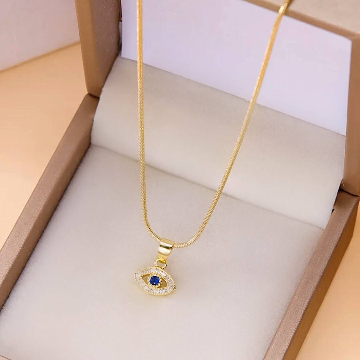 Evil eye pendant necklace