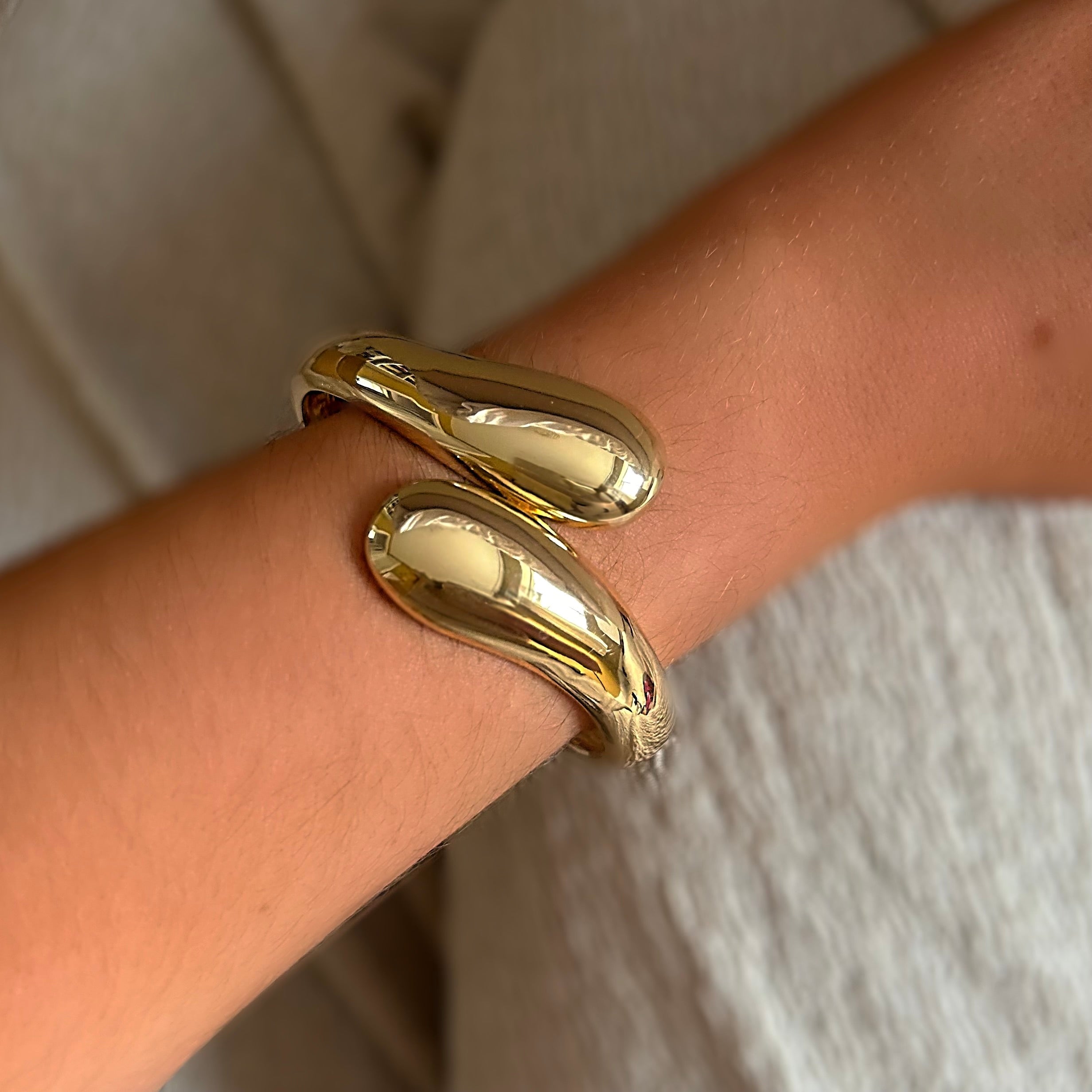 Gold crossover bangle