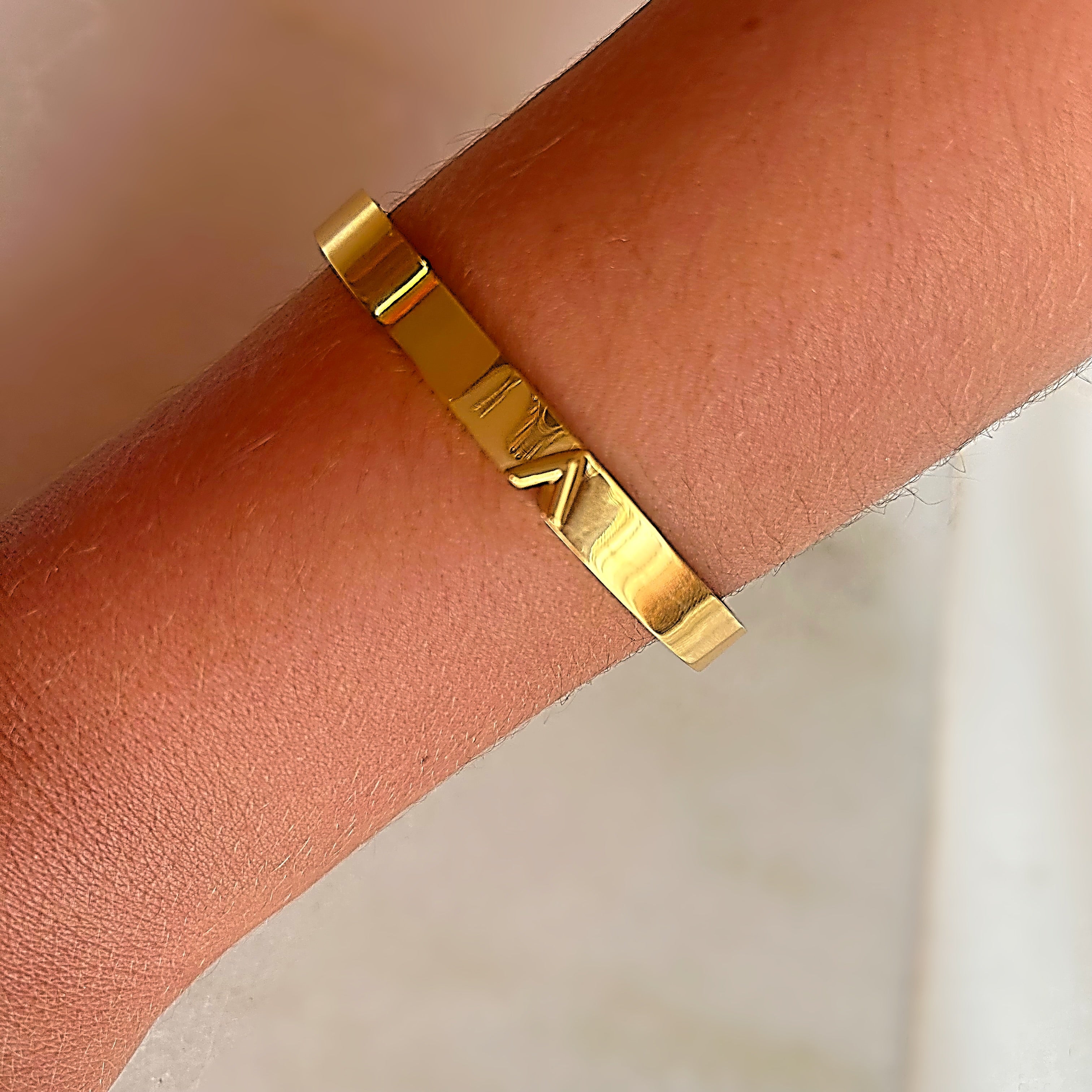 Gold v bangle
