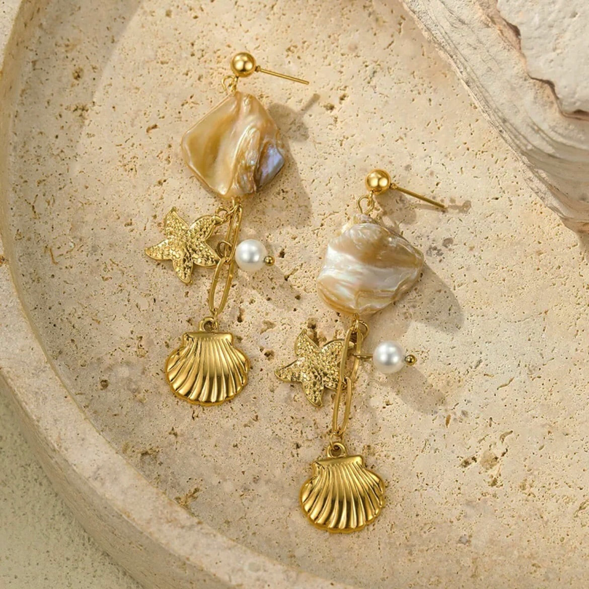 Beige shell necklace