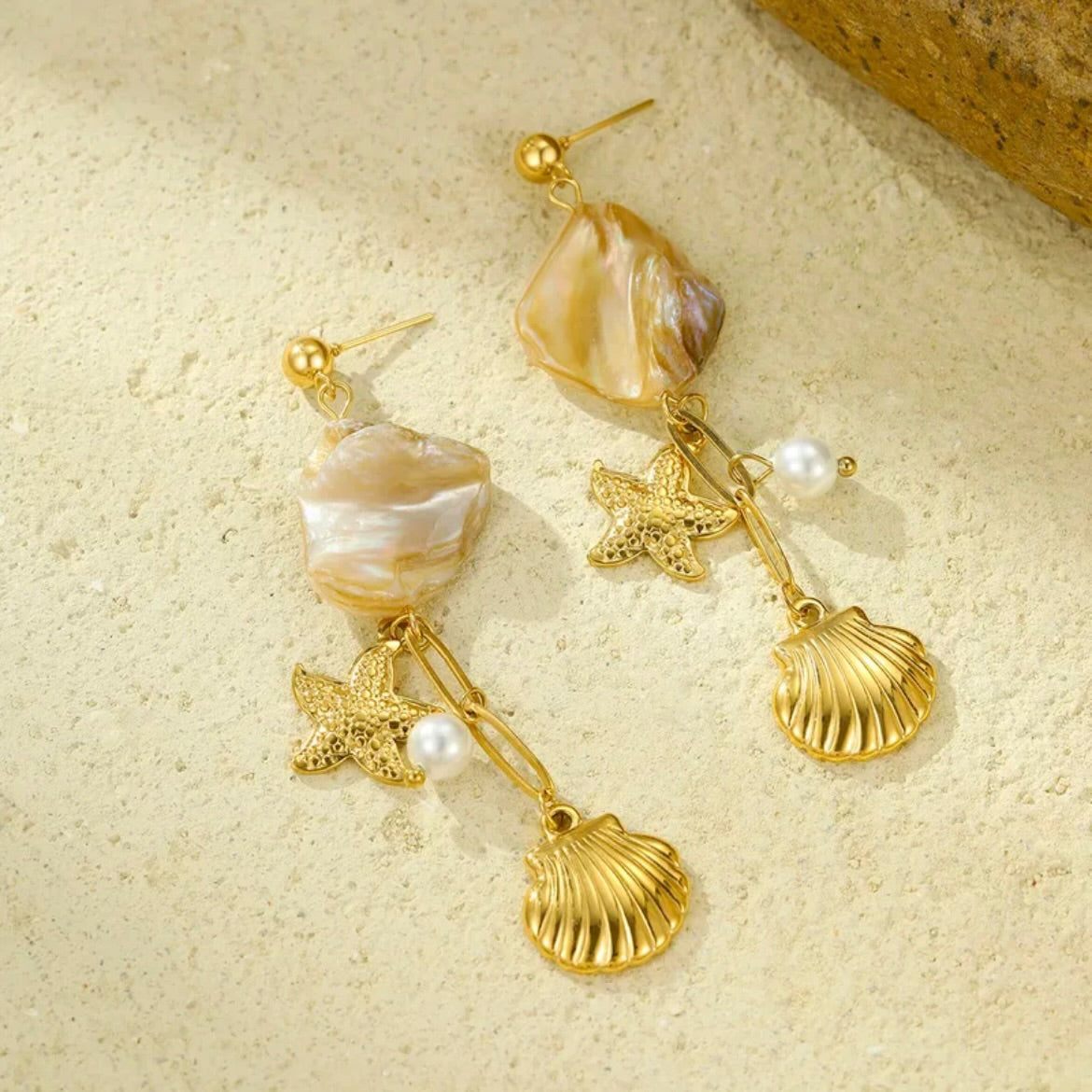 Beige shell necklace