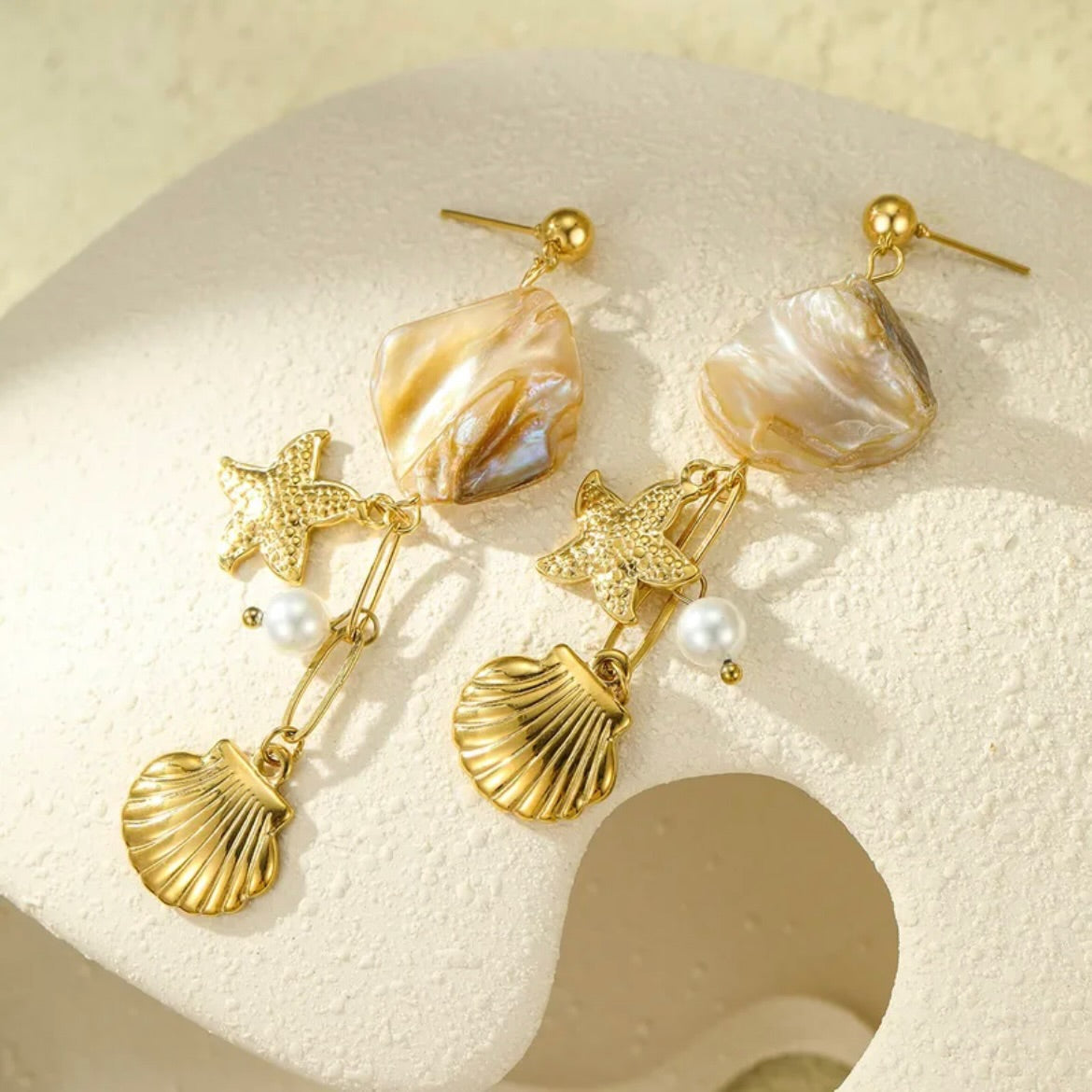 Beige shell necklace