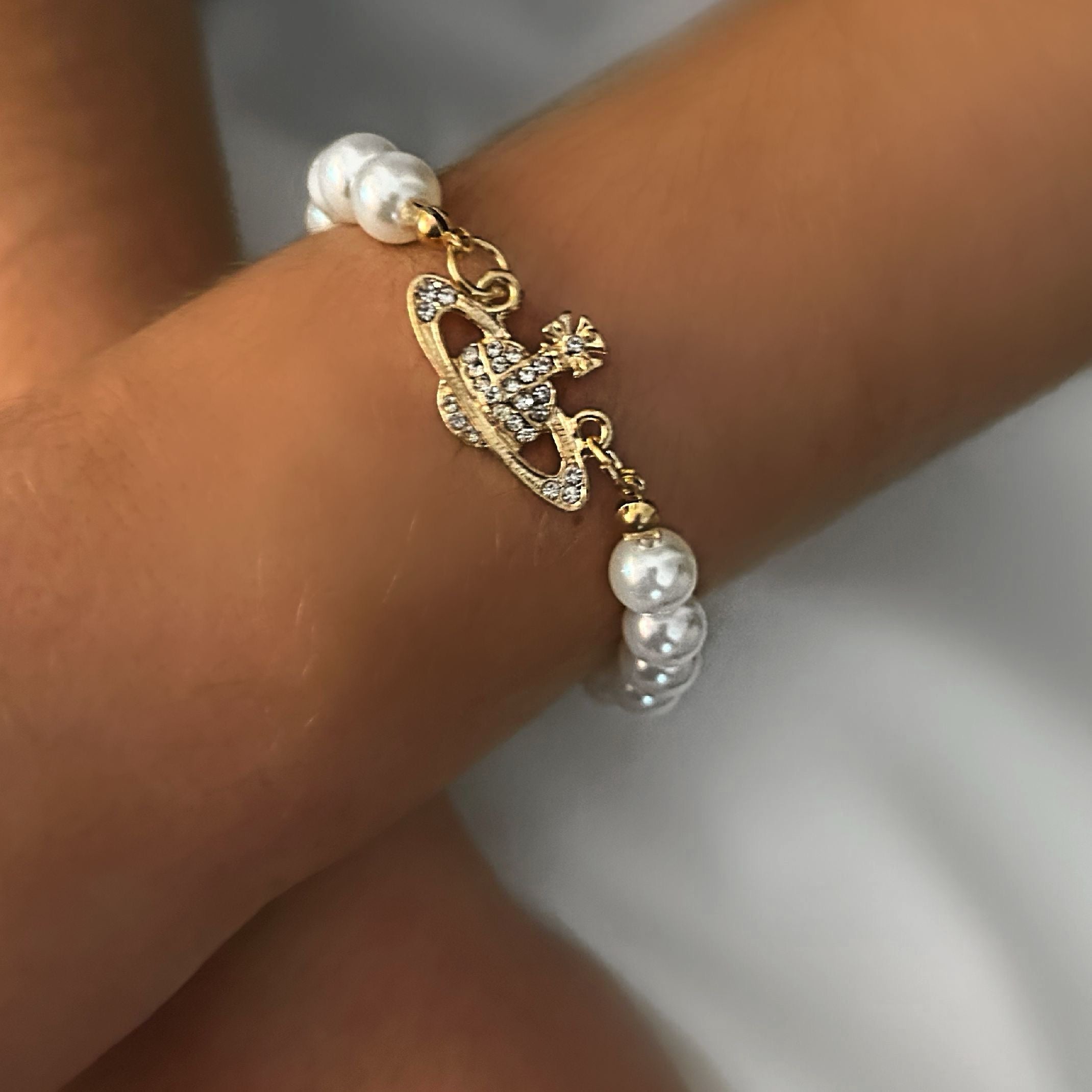 Gold orb pearl bracelet 
