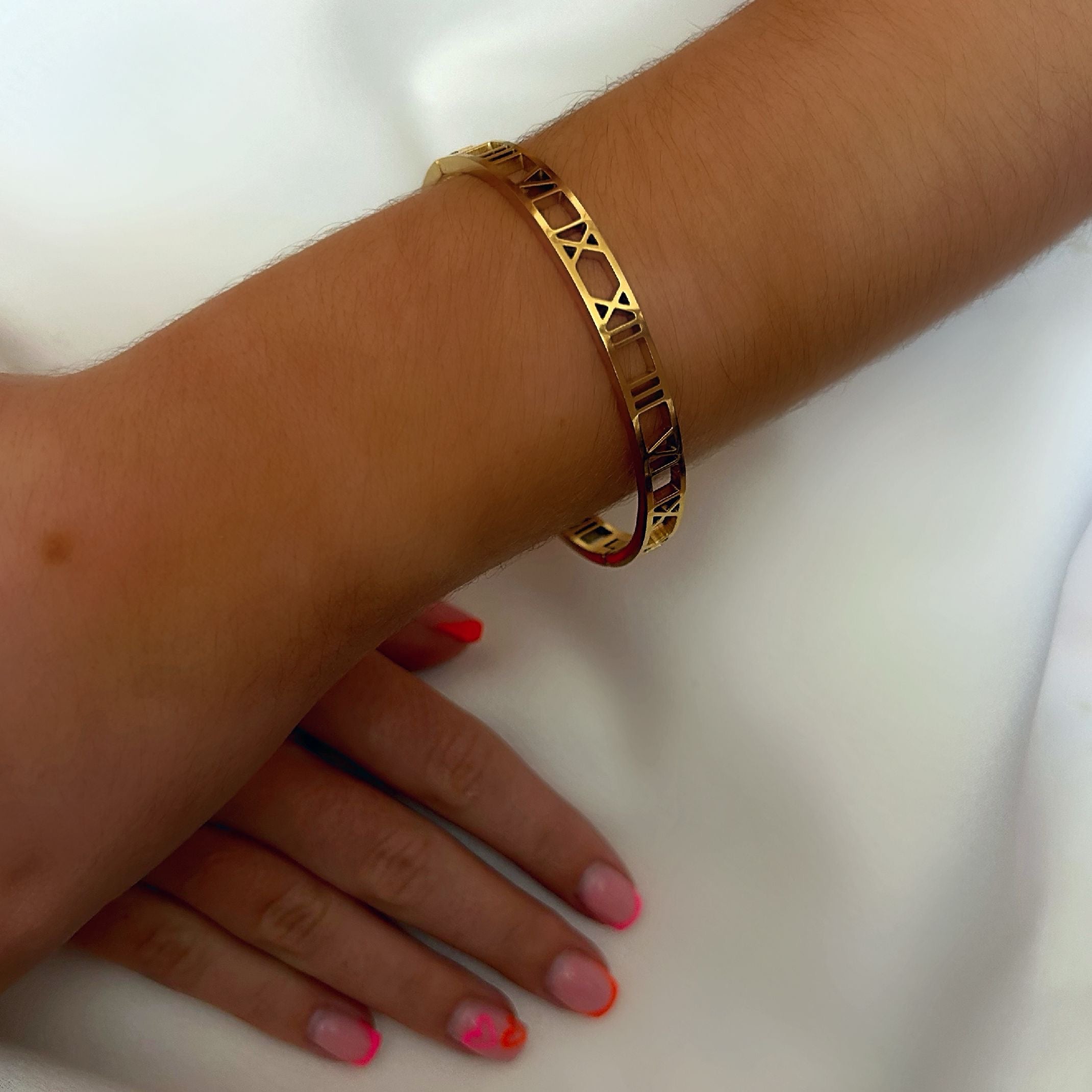 Roman gold bangle 