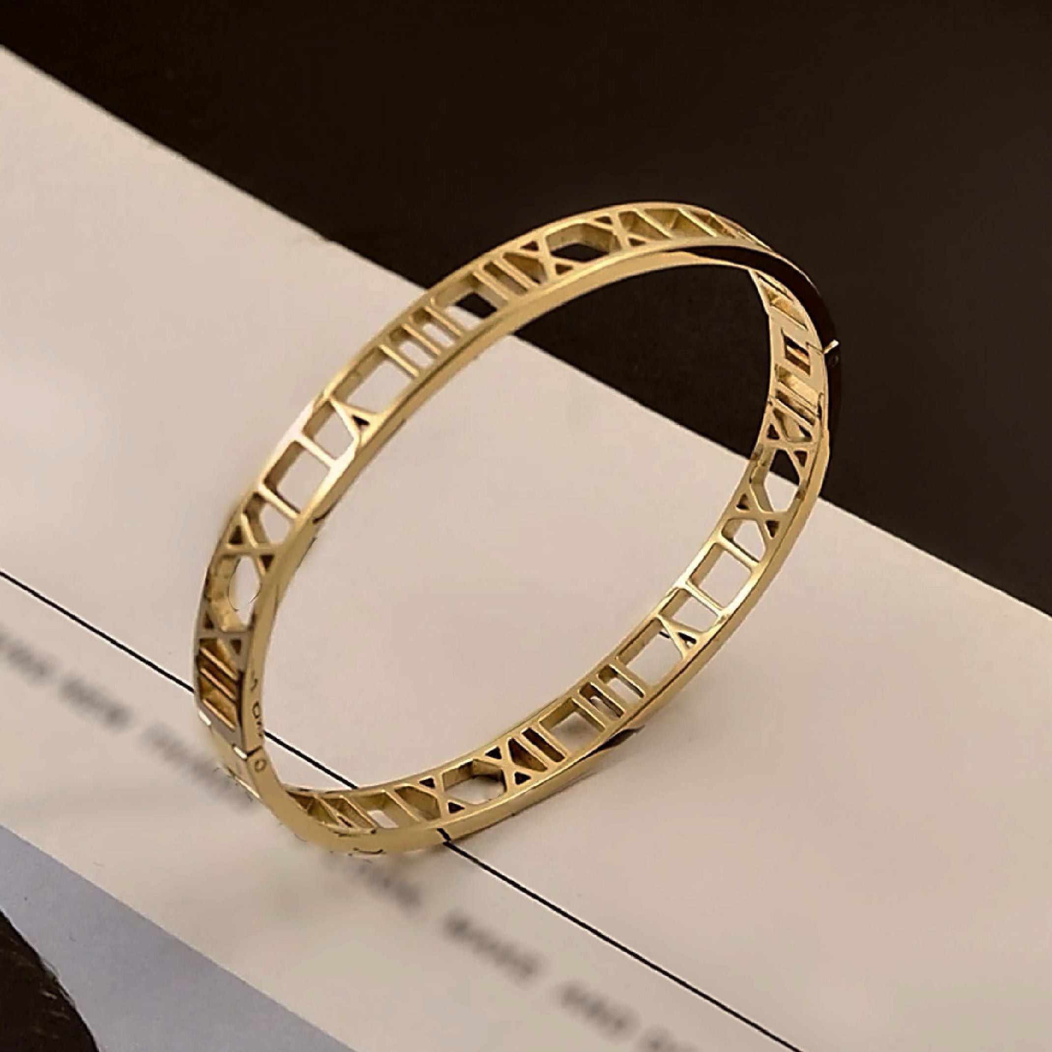 Roman gold bangle