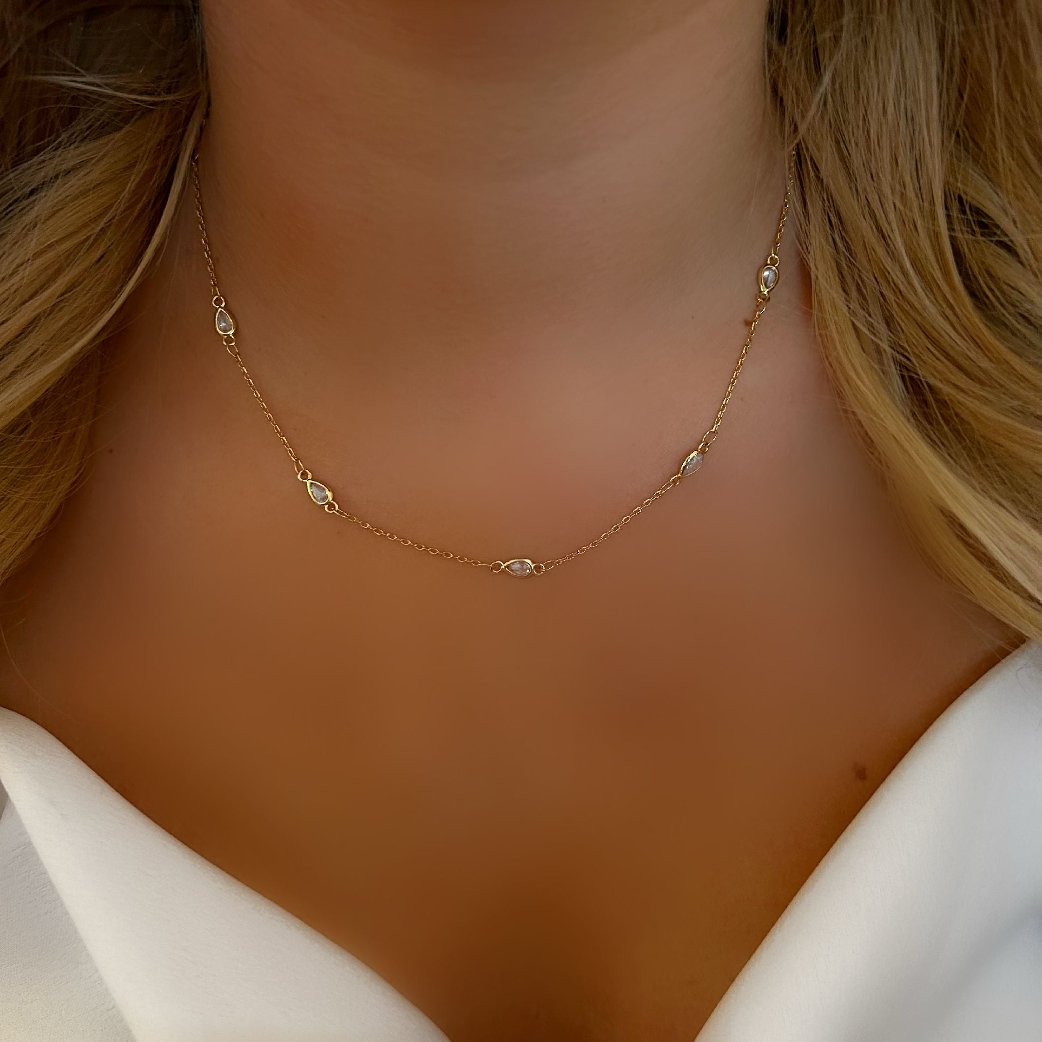 Dainty crystal necklace 