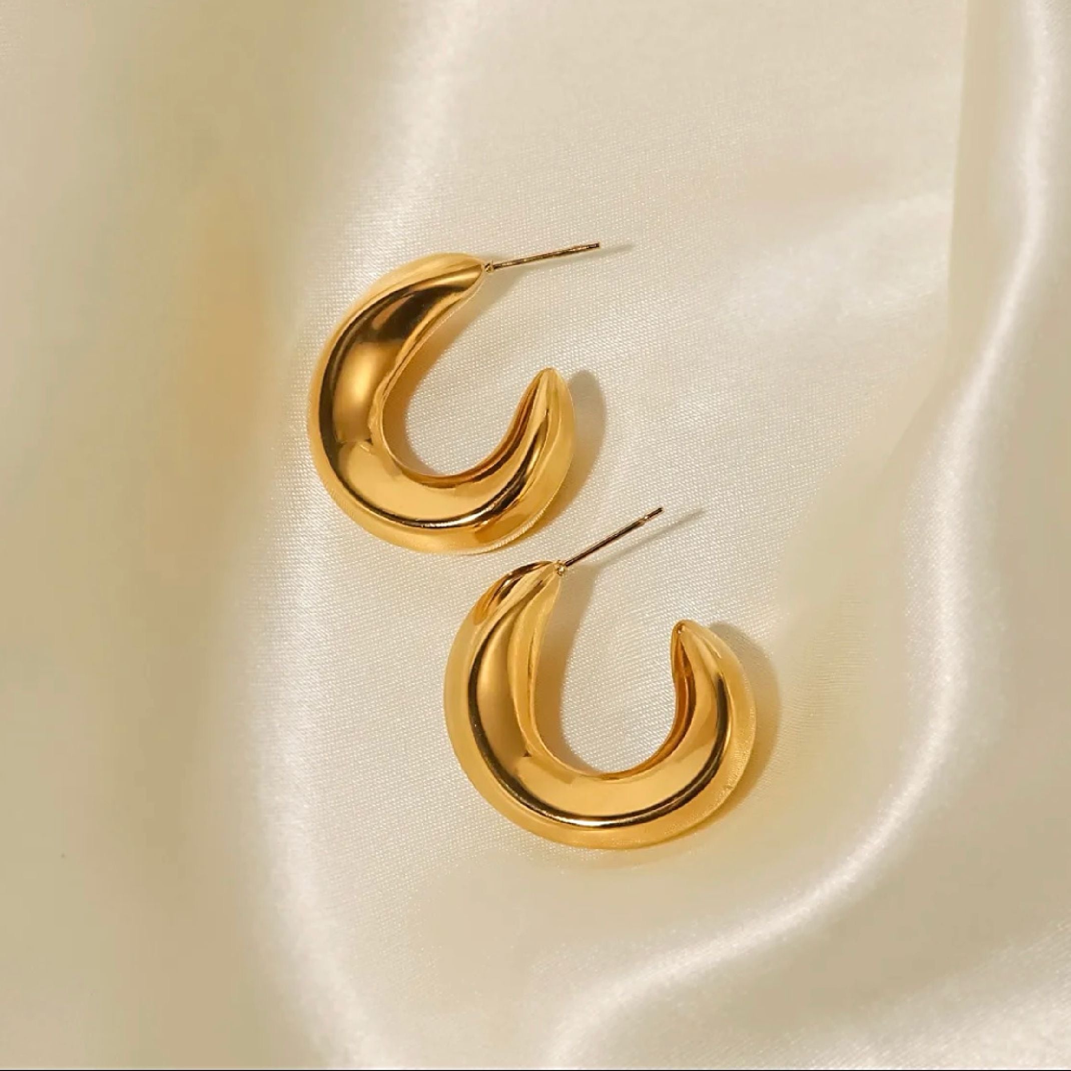 Gold curve hoop earrings 