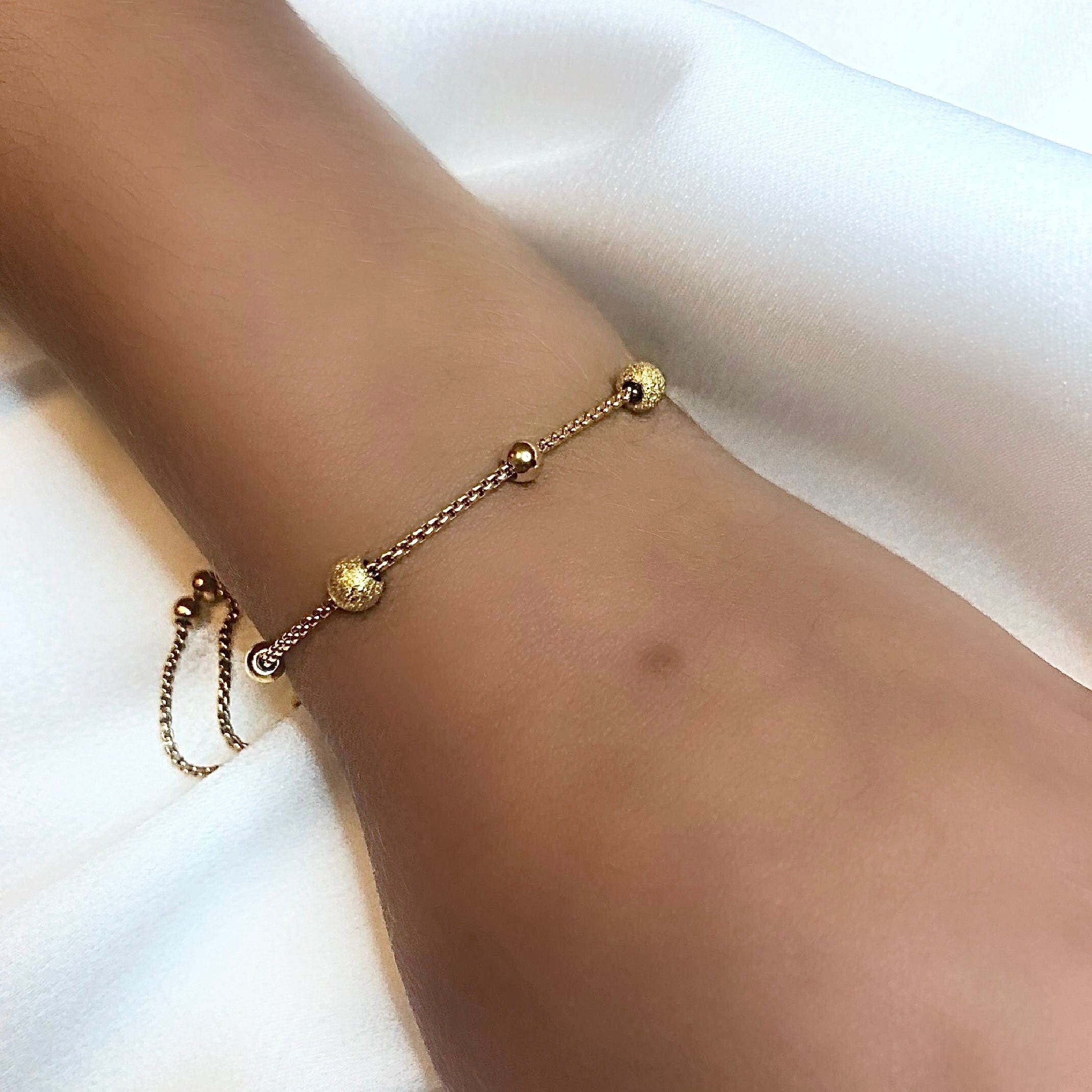 Gold dot bracelet