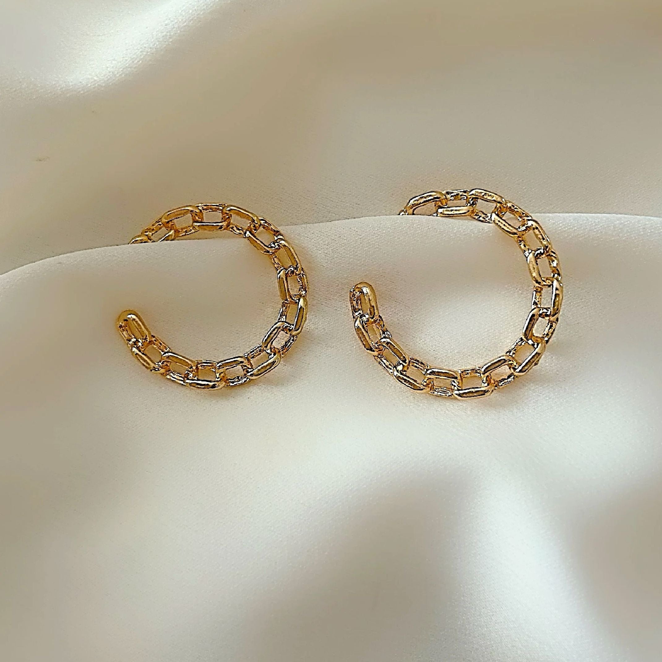 Gold chain link hoop earrings 