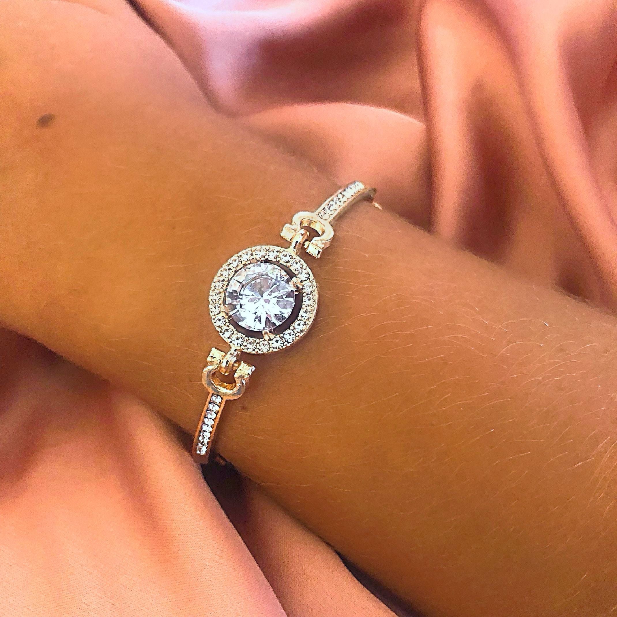 Diamond pendant bracelet gold
