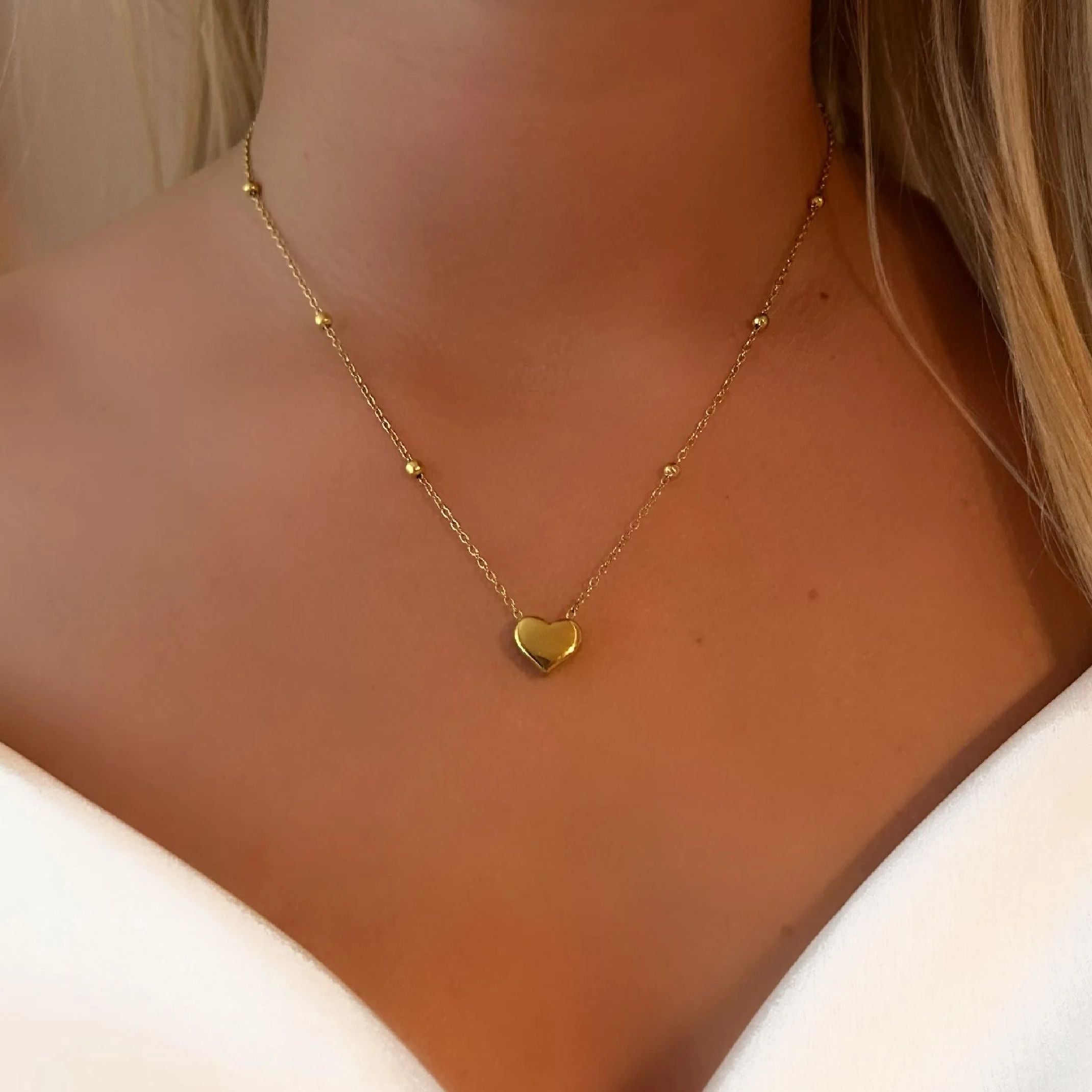 Gold heart necklace 