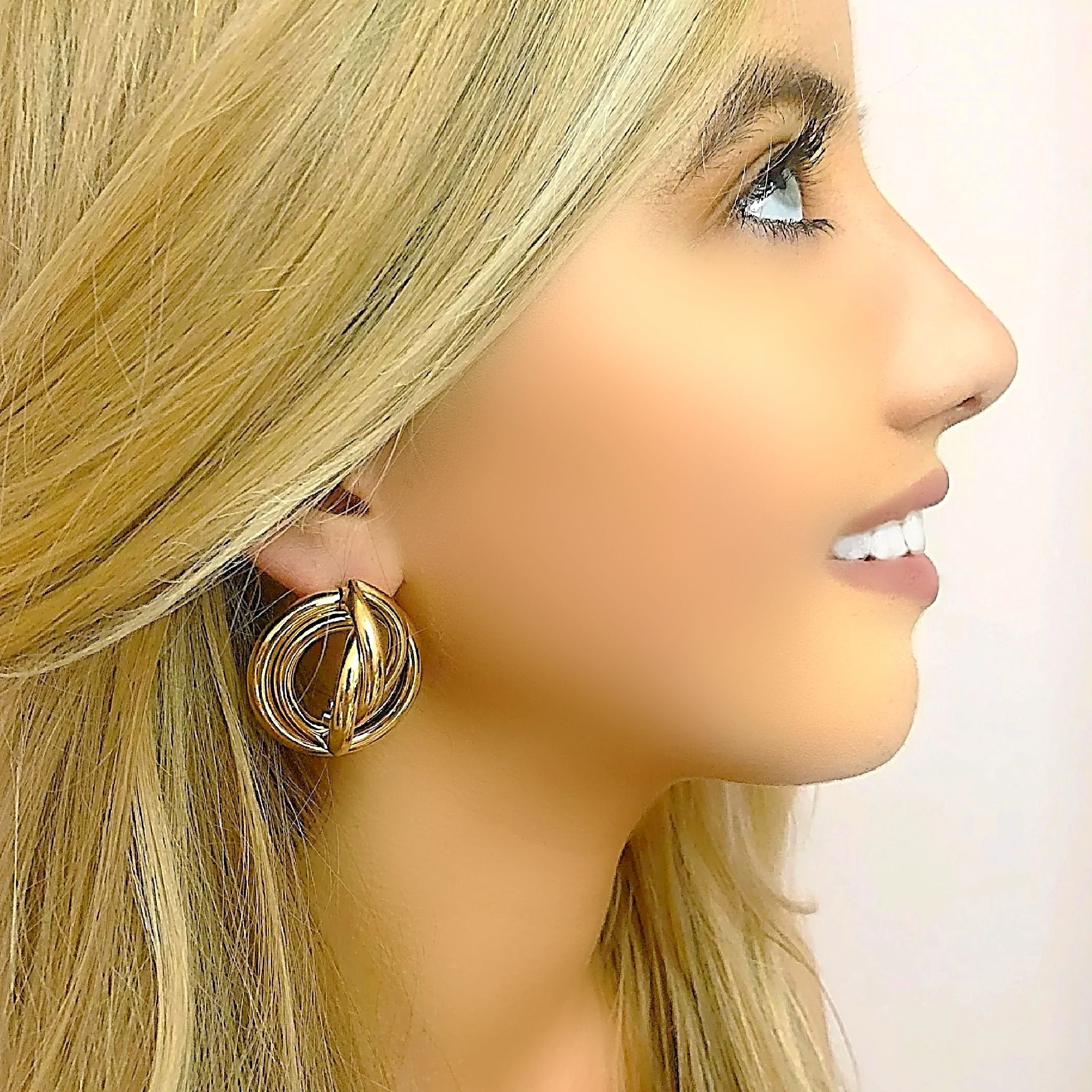 Gold knot stud earrings 