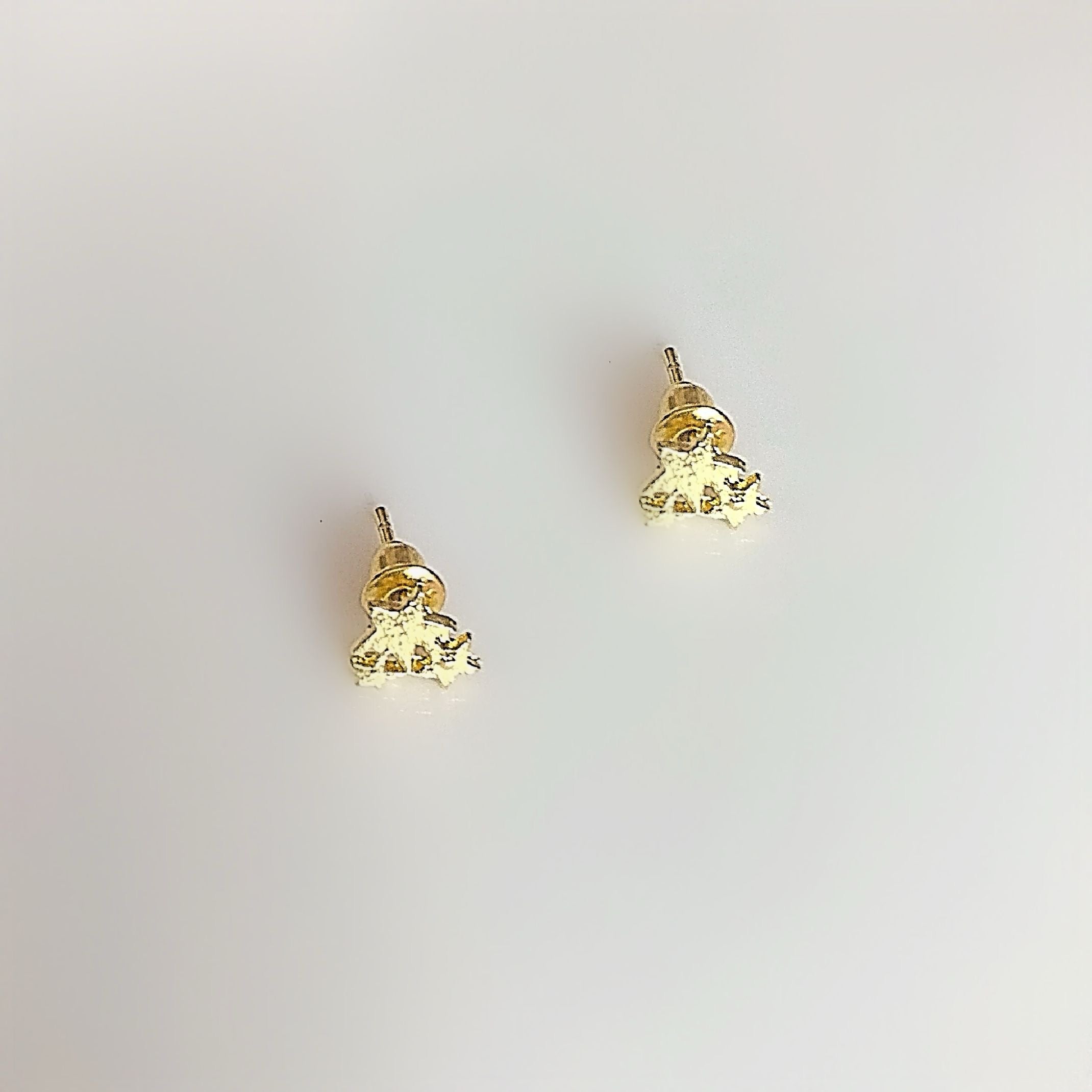 Gold star stud earrings 