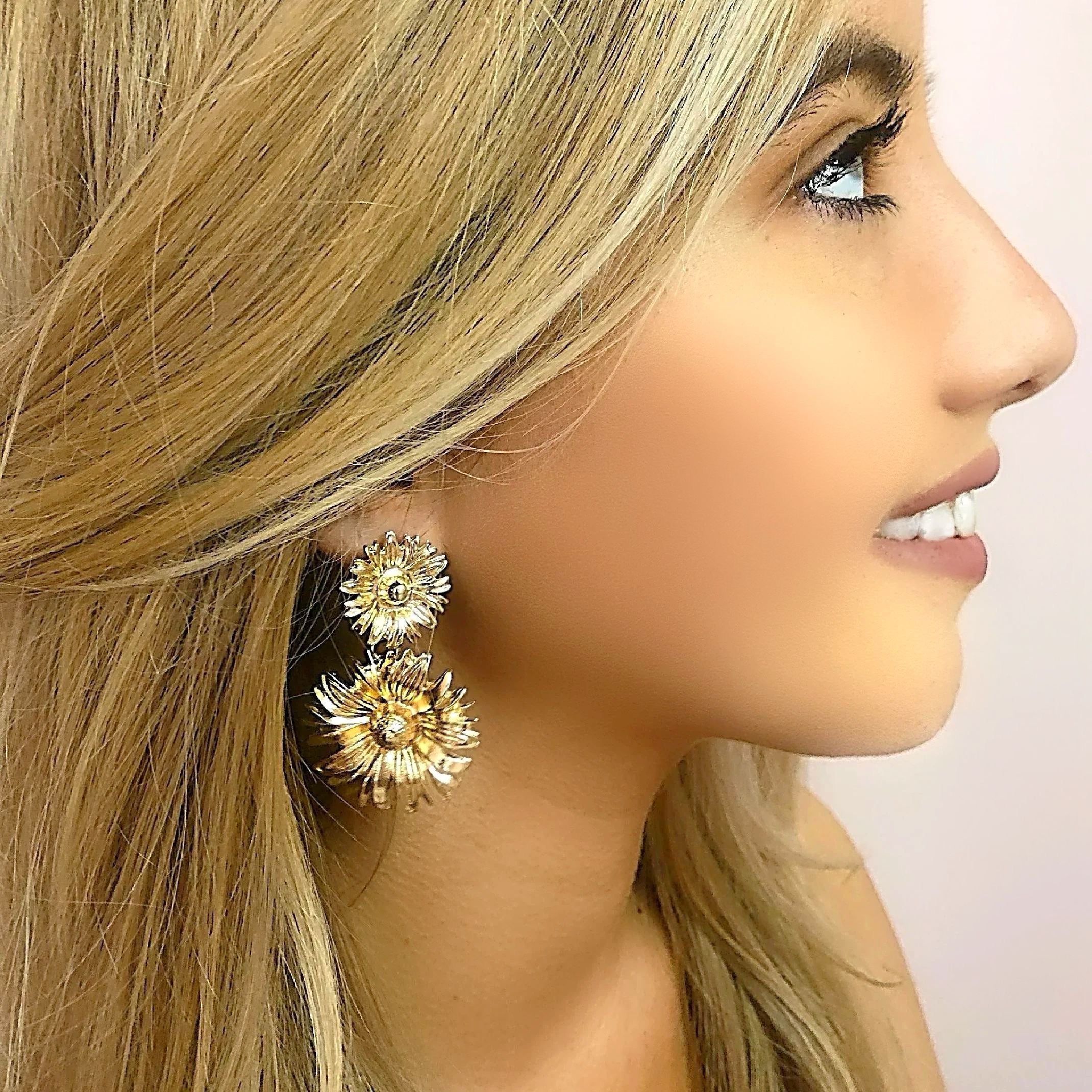 Gold flower earrings 
