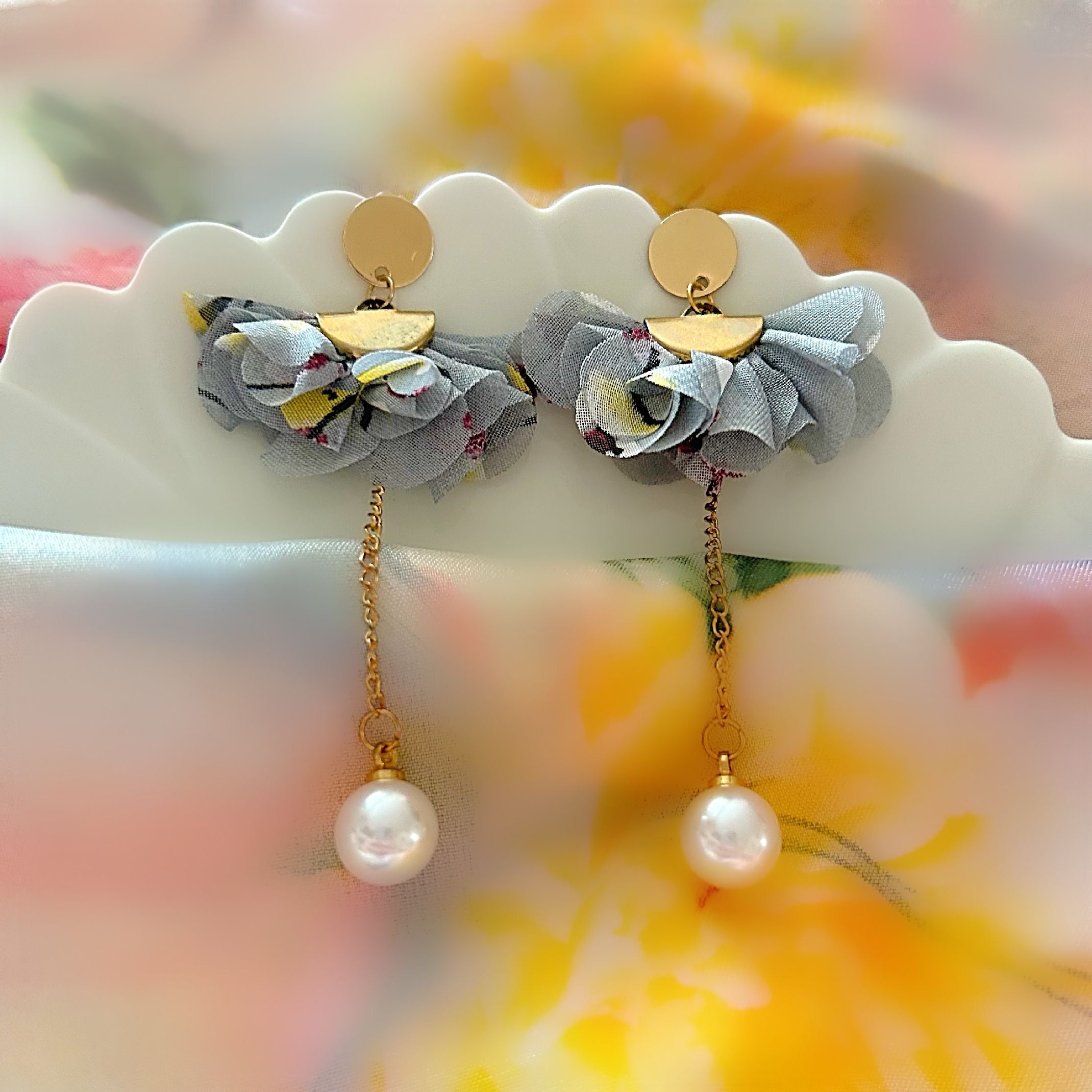 Grey flower earrings 