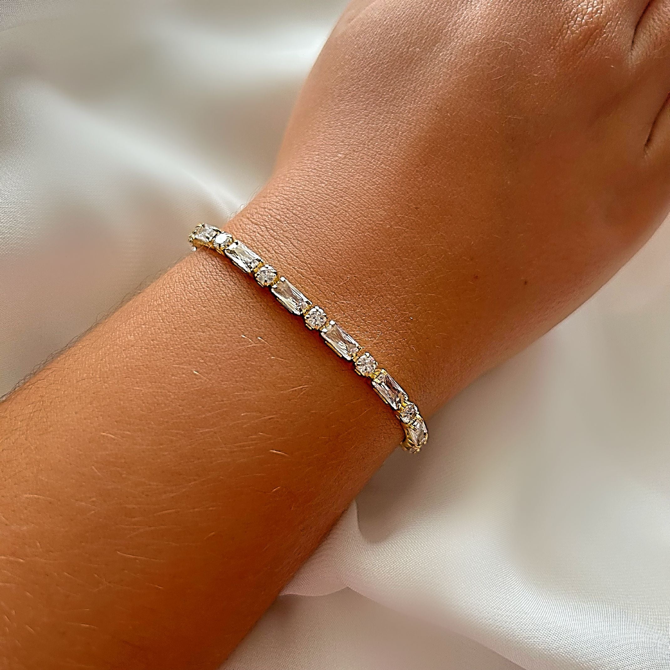 Diamond tennis bracelet
