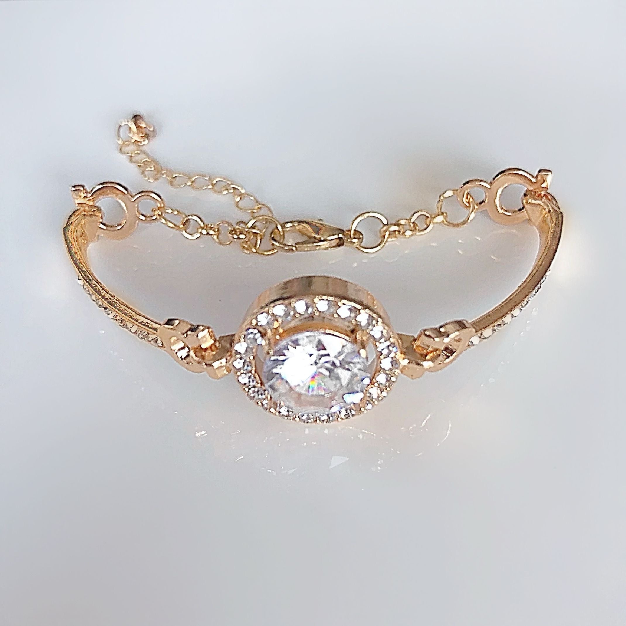 Gold rhinestone pendant bracelet