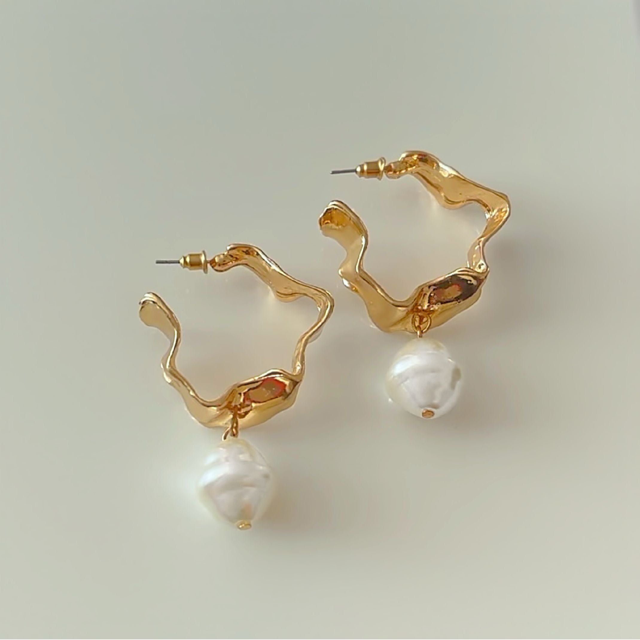 Gold hoop earrings with pearl 