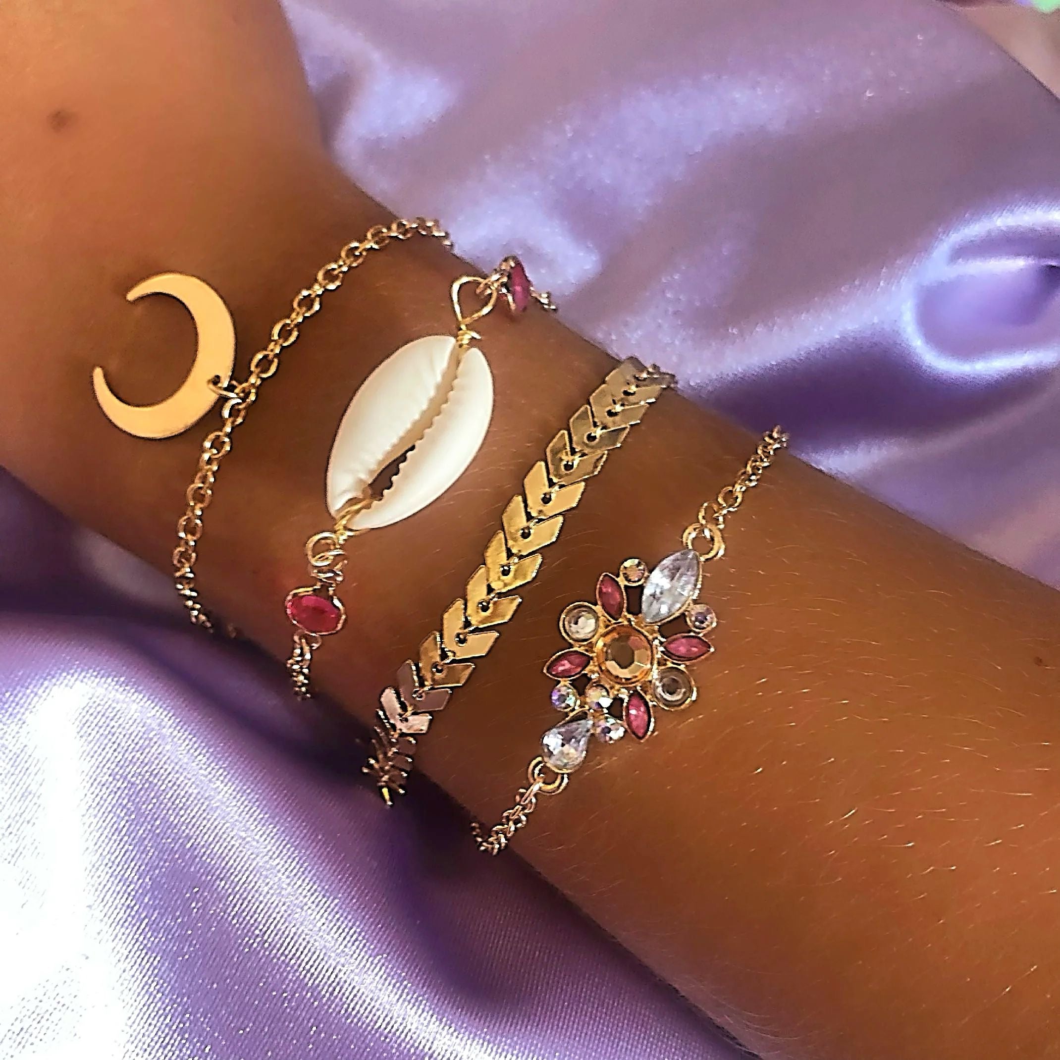 Shell pendant bracelet set