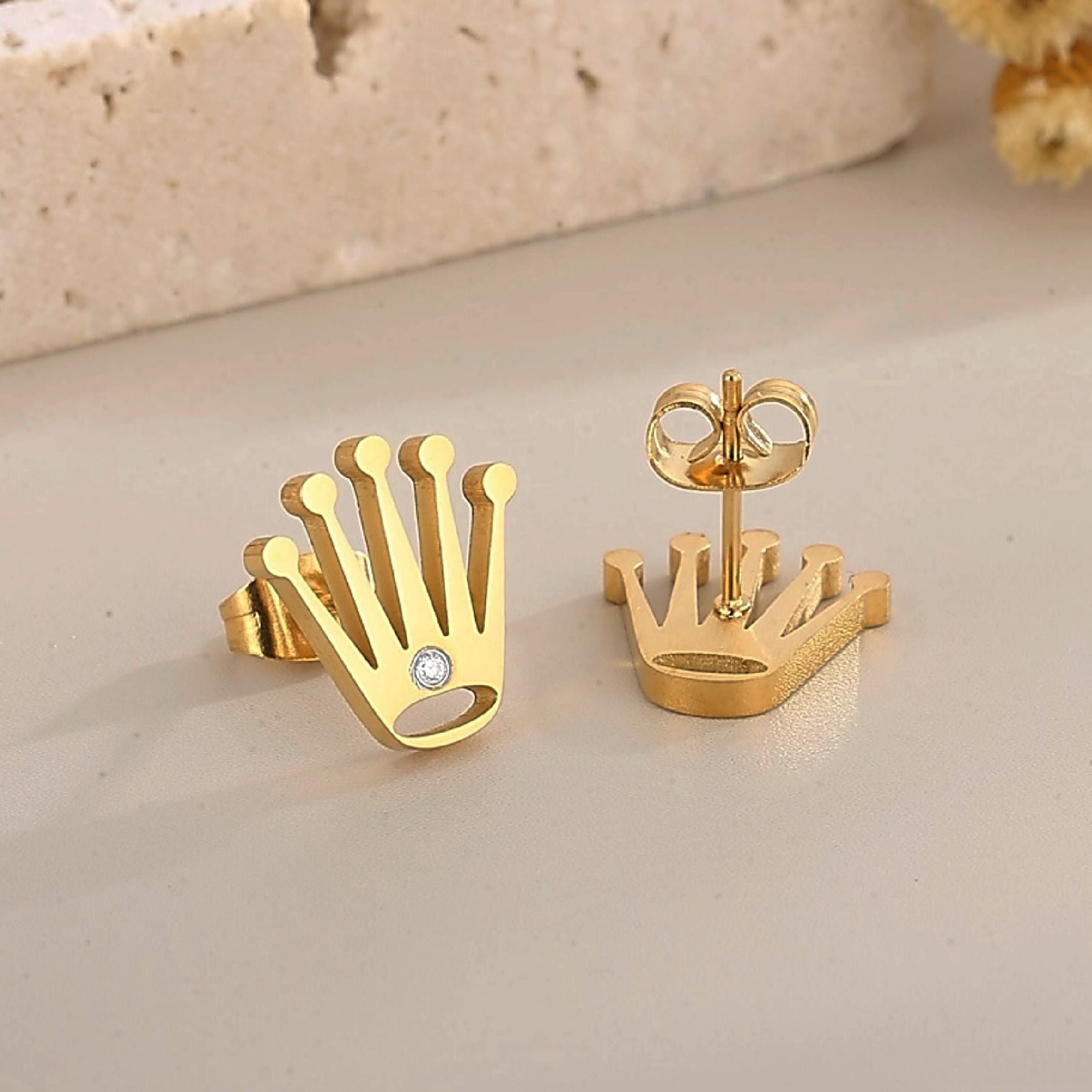 Gold crown stud earrings