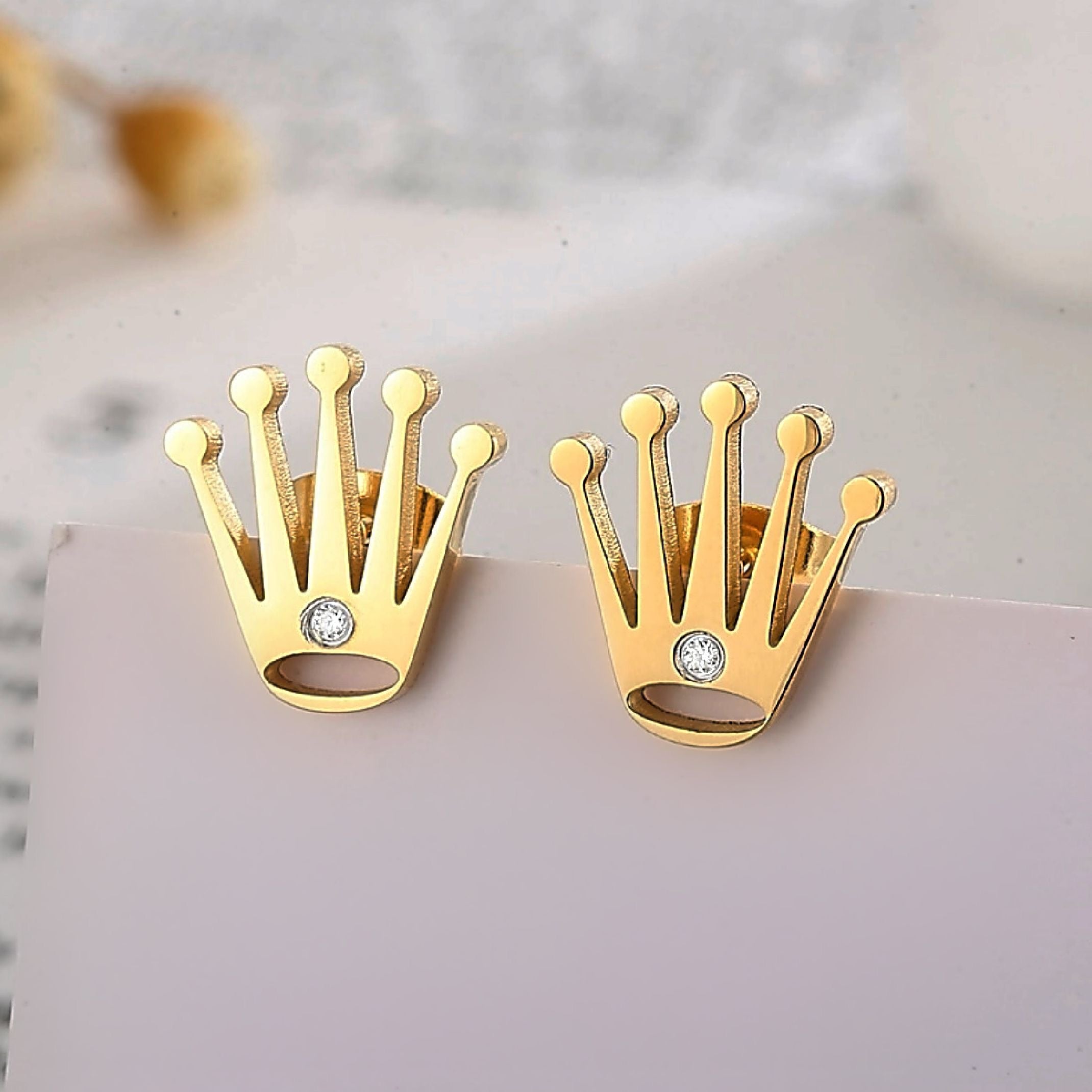 Gold crown stud earrings