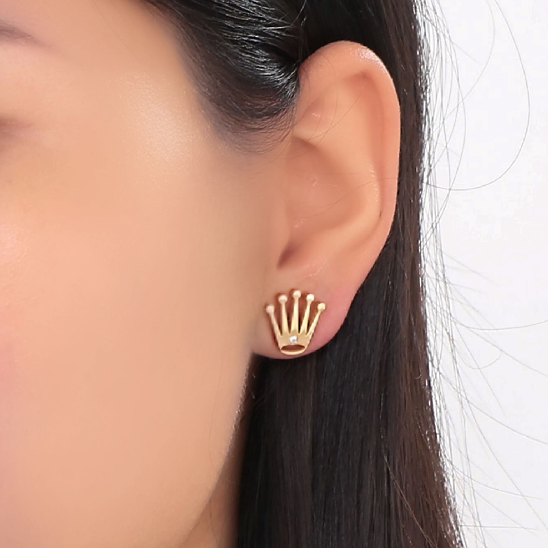 Gold crown stud earrings