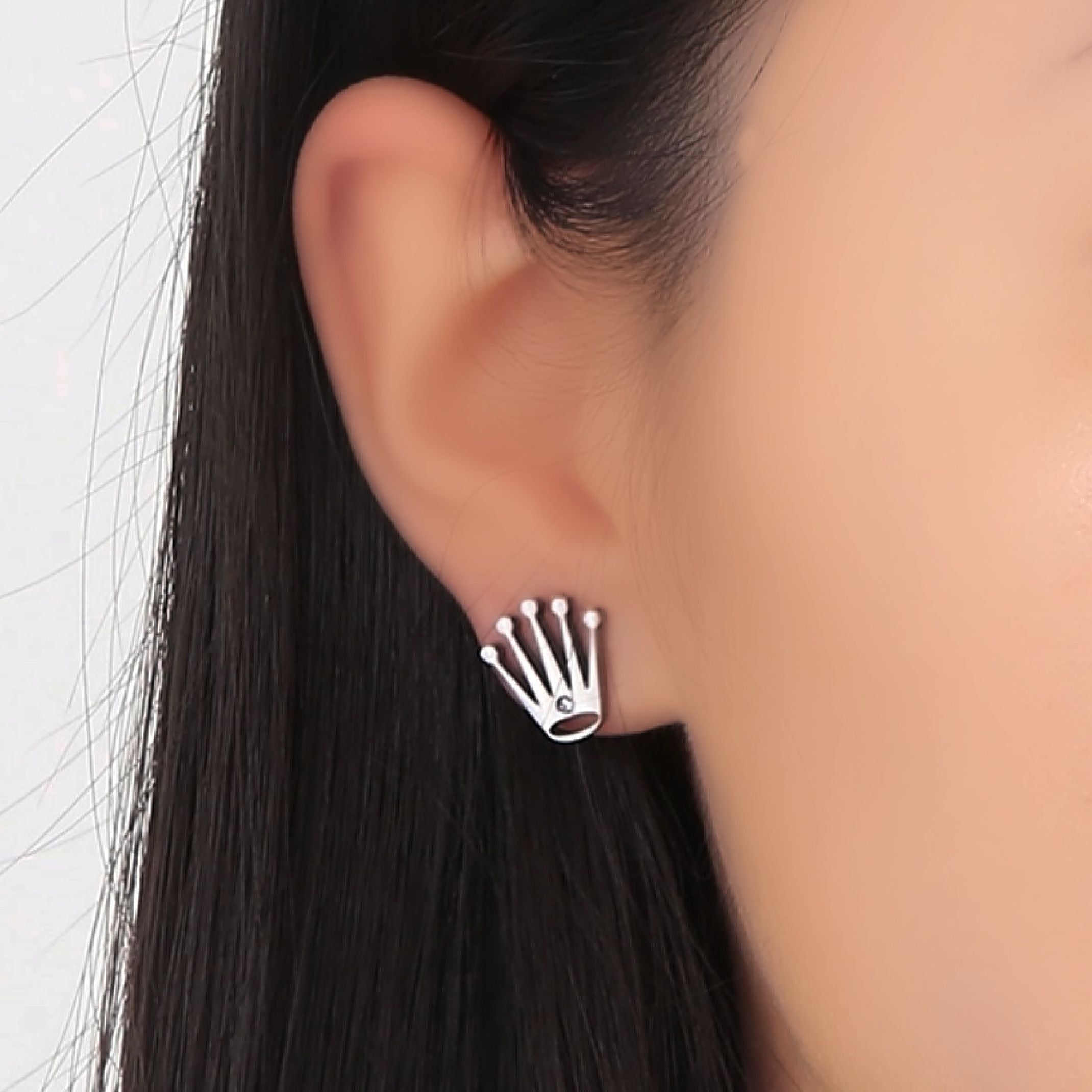 Silver crown stud earrings