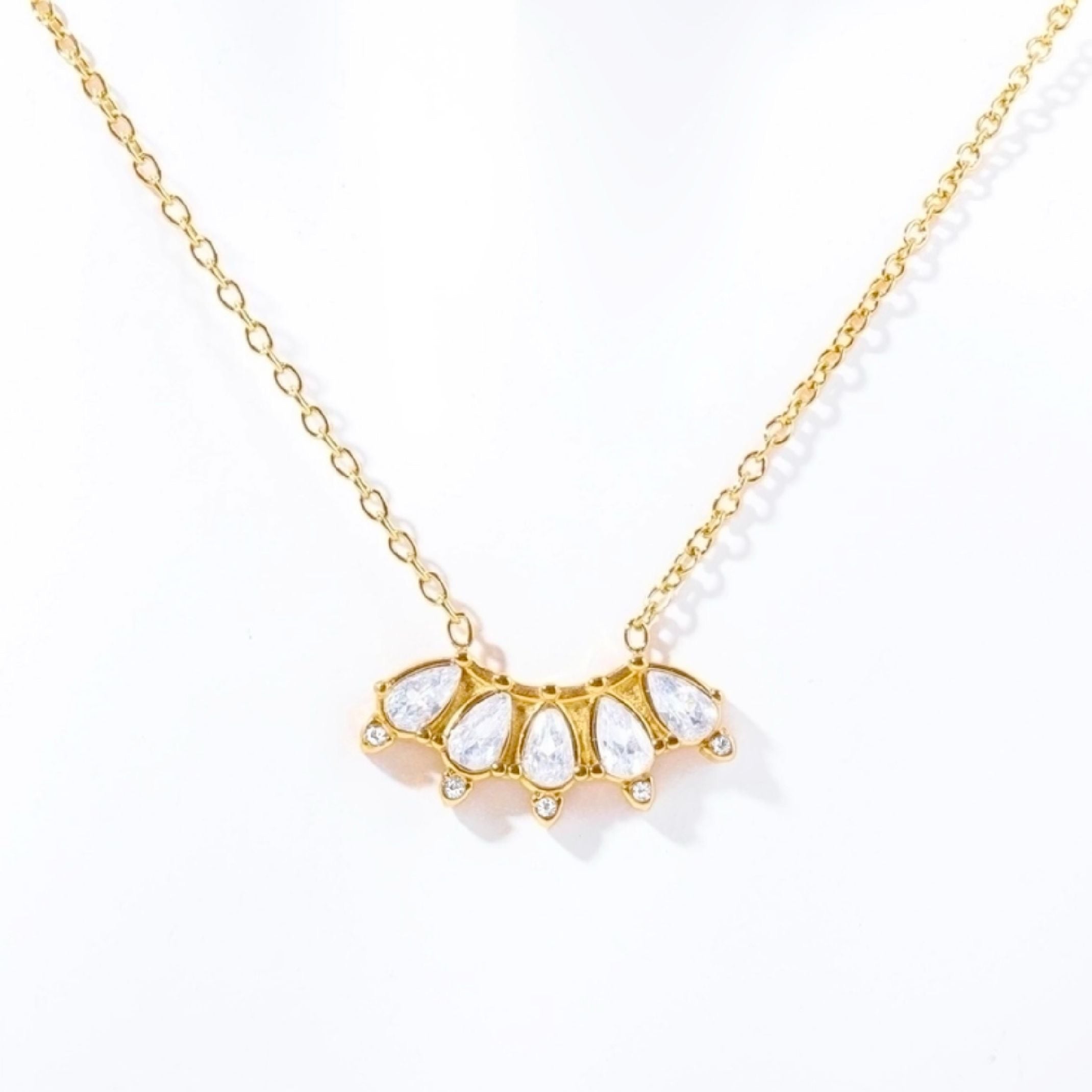 Gold quartz necklace