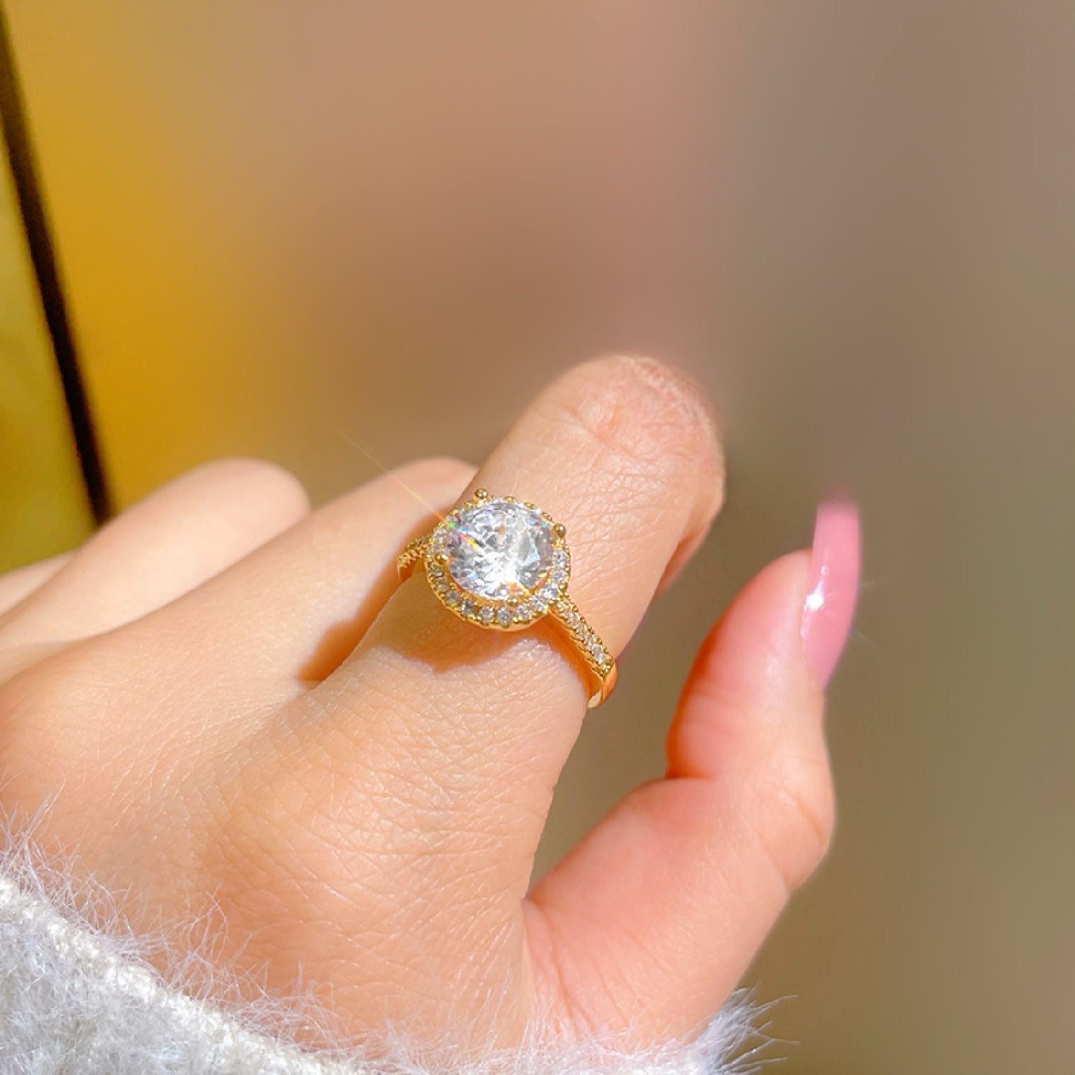 Diamond halo ring