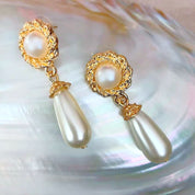 Pearl drop earrings 