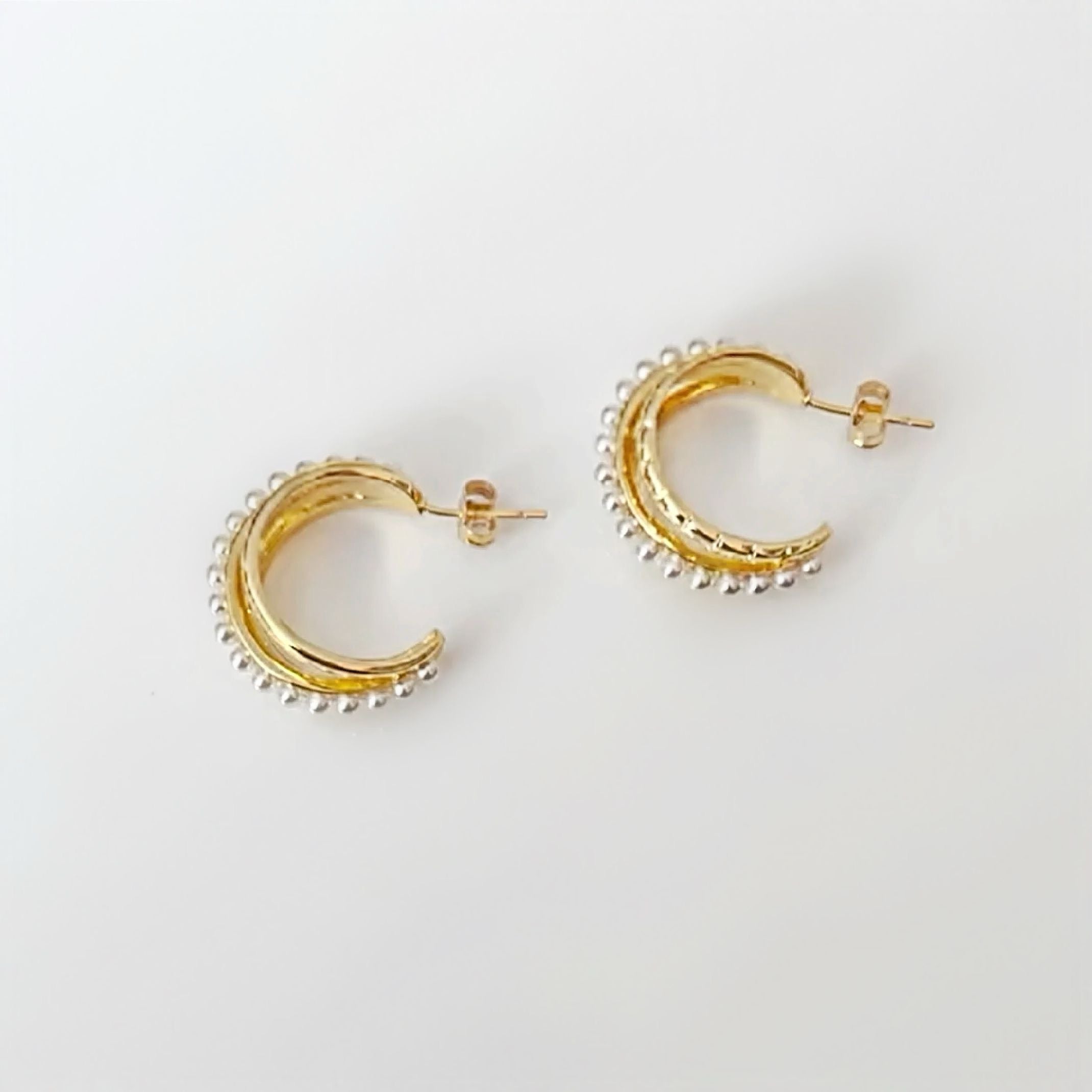 Pearl gold hoop earrings