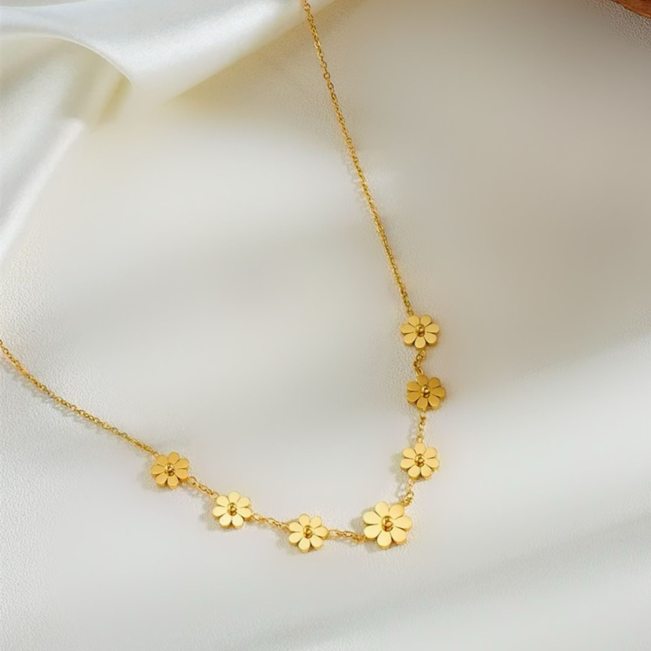 Gold flower necklace 