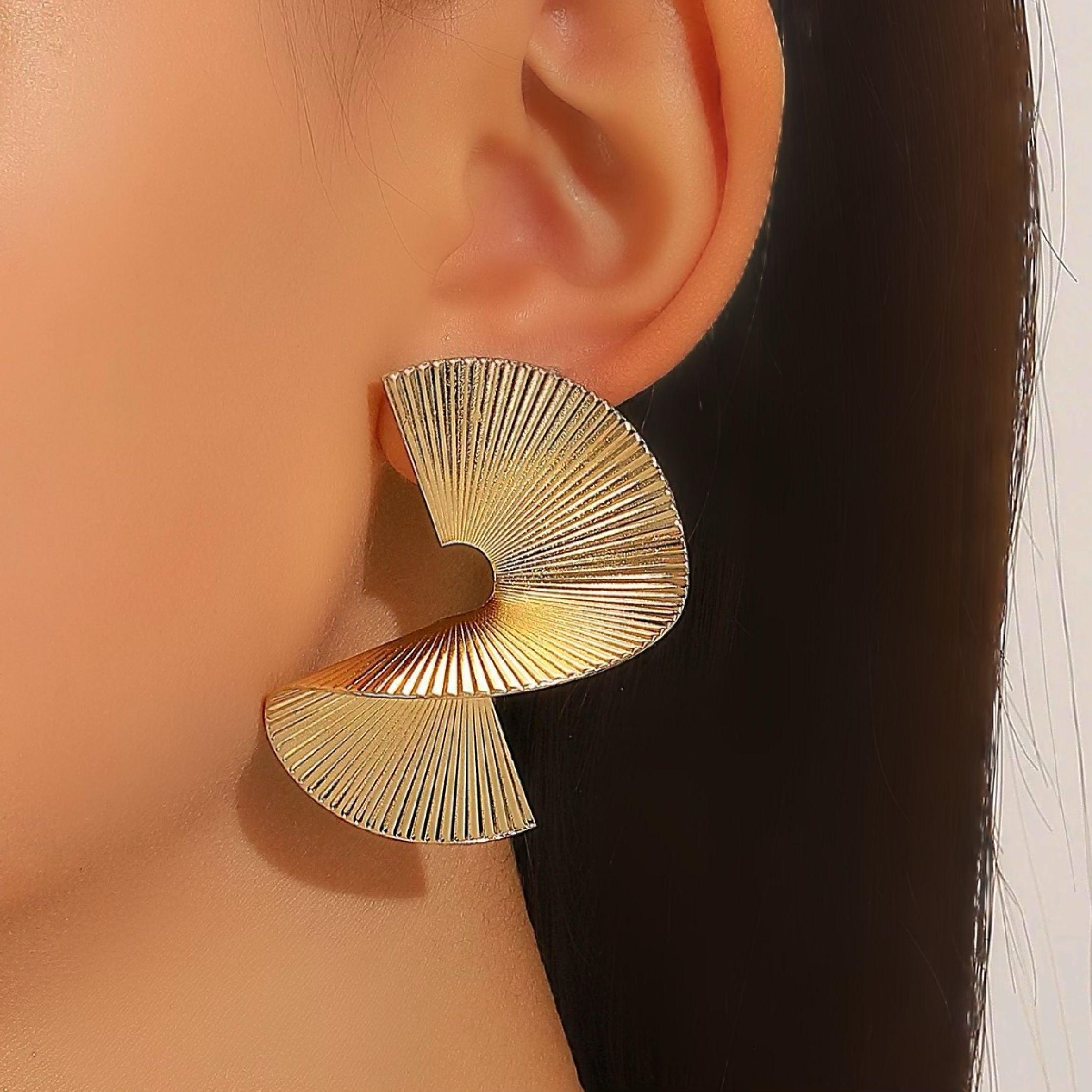 Gold ridged earrings 