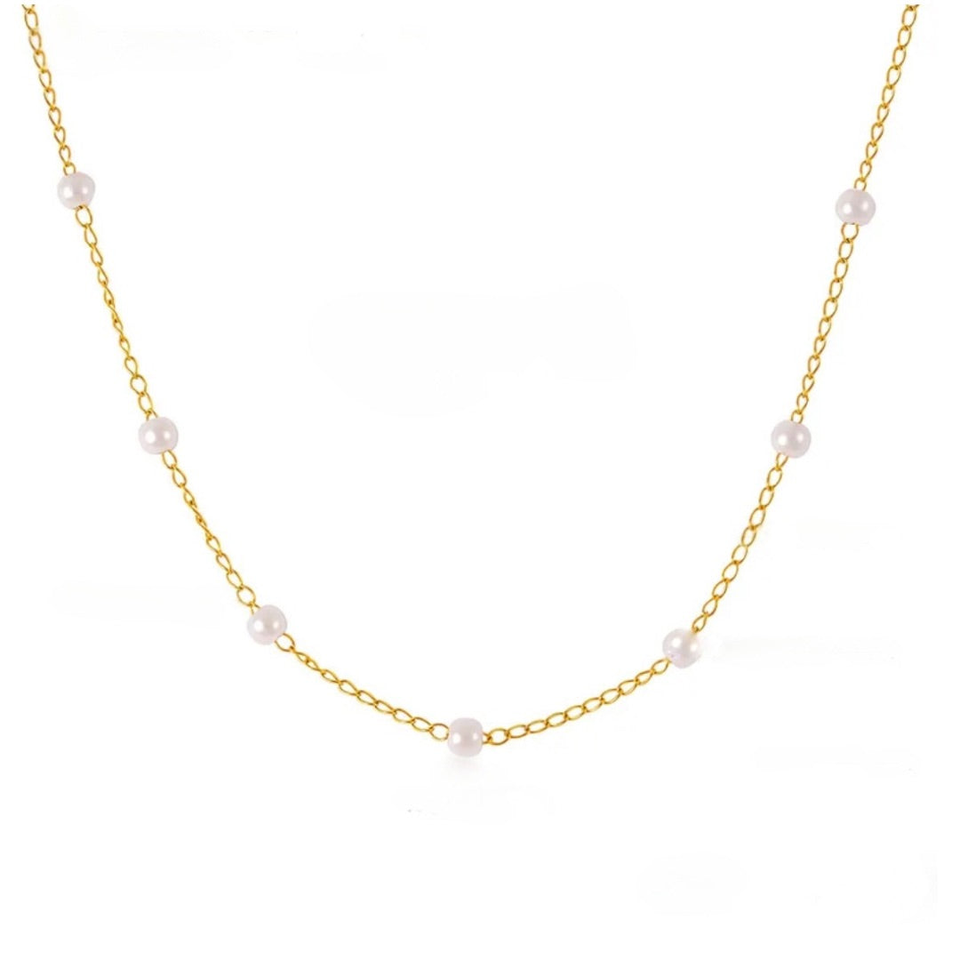 Dainty pearl necklace