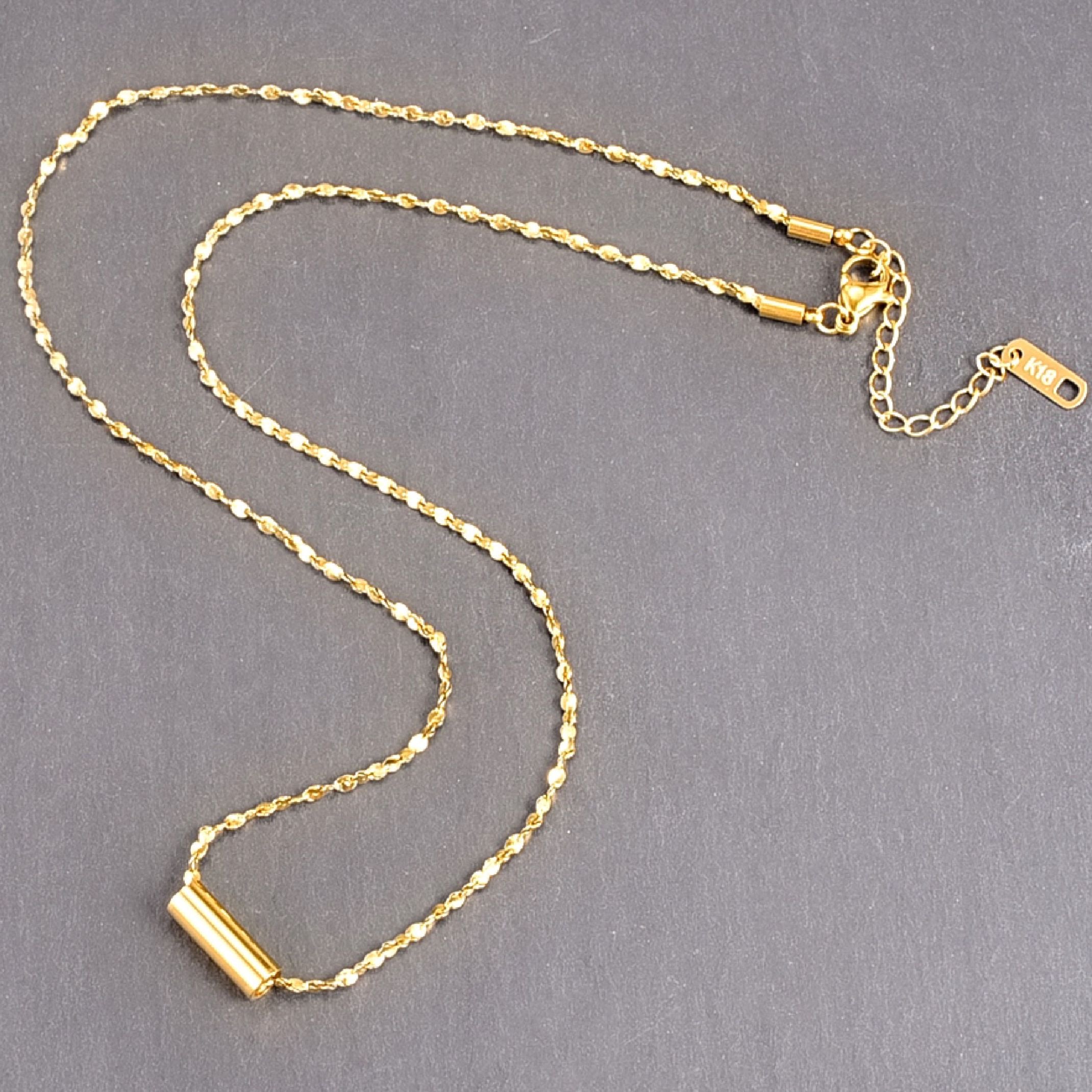 18k gold cylinder pendant necklace