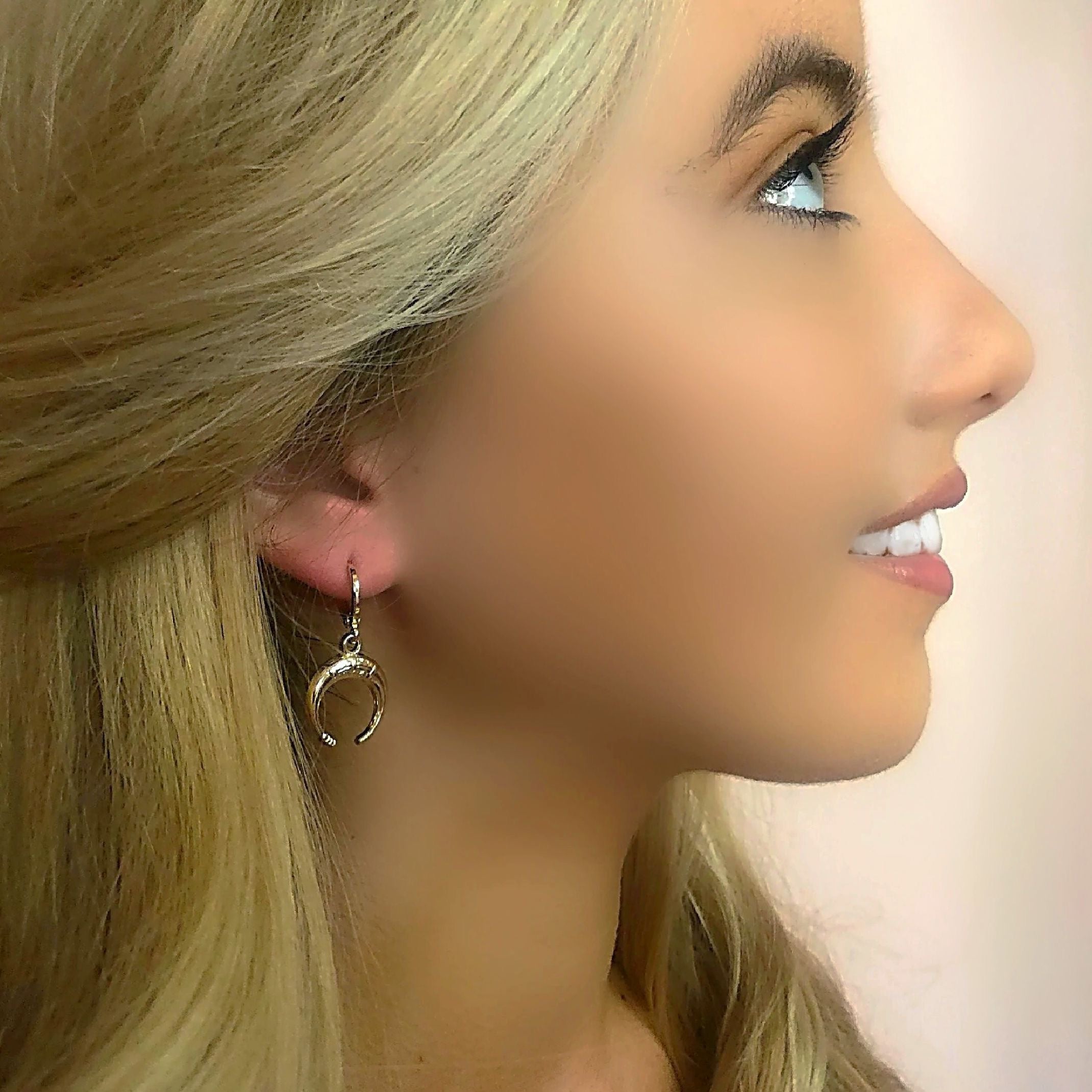 Gold horseshoe huggie earrings 