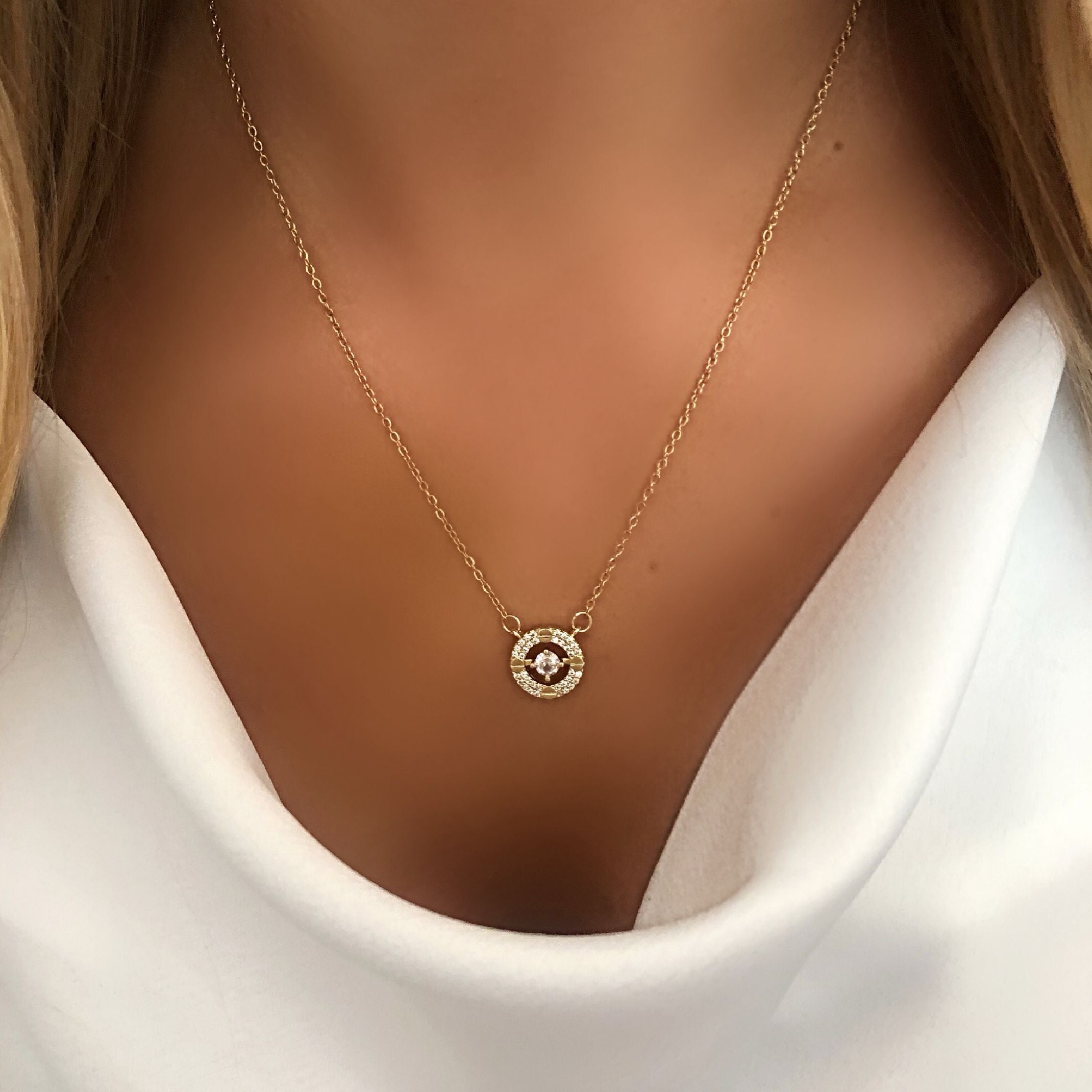 Round diamond necklace 