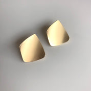 Gold matt stud earrings 