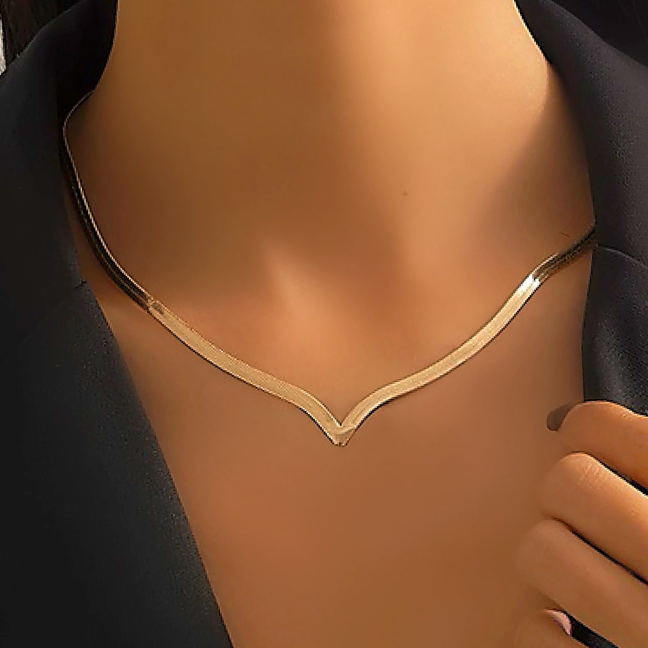 Gold snakeskin v chain