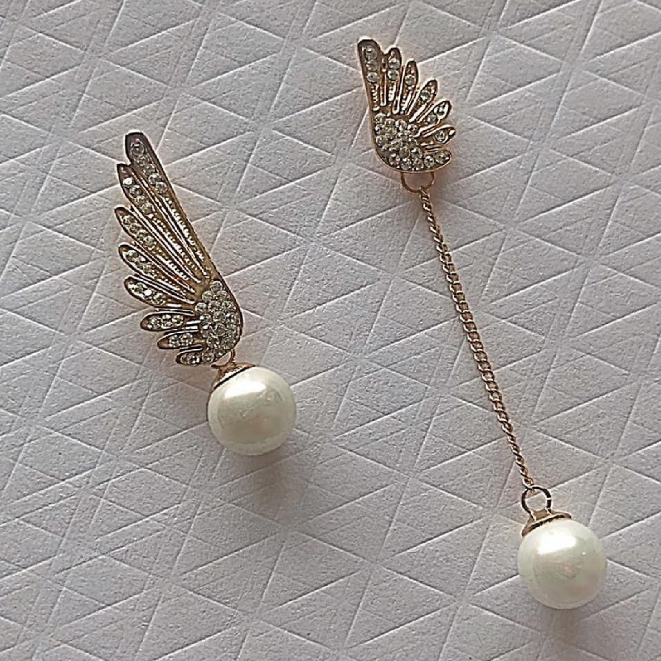 Statement pearl earrings 