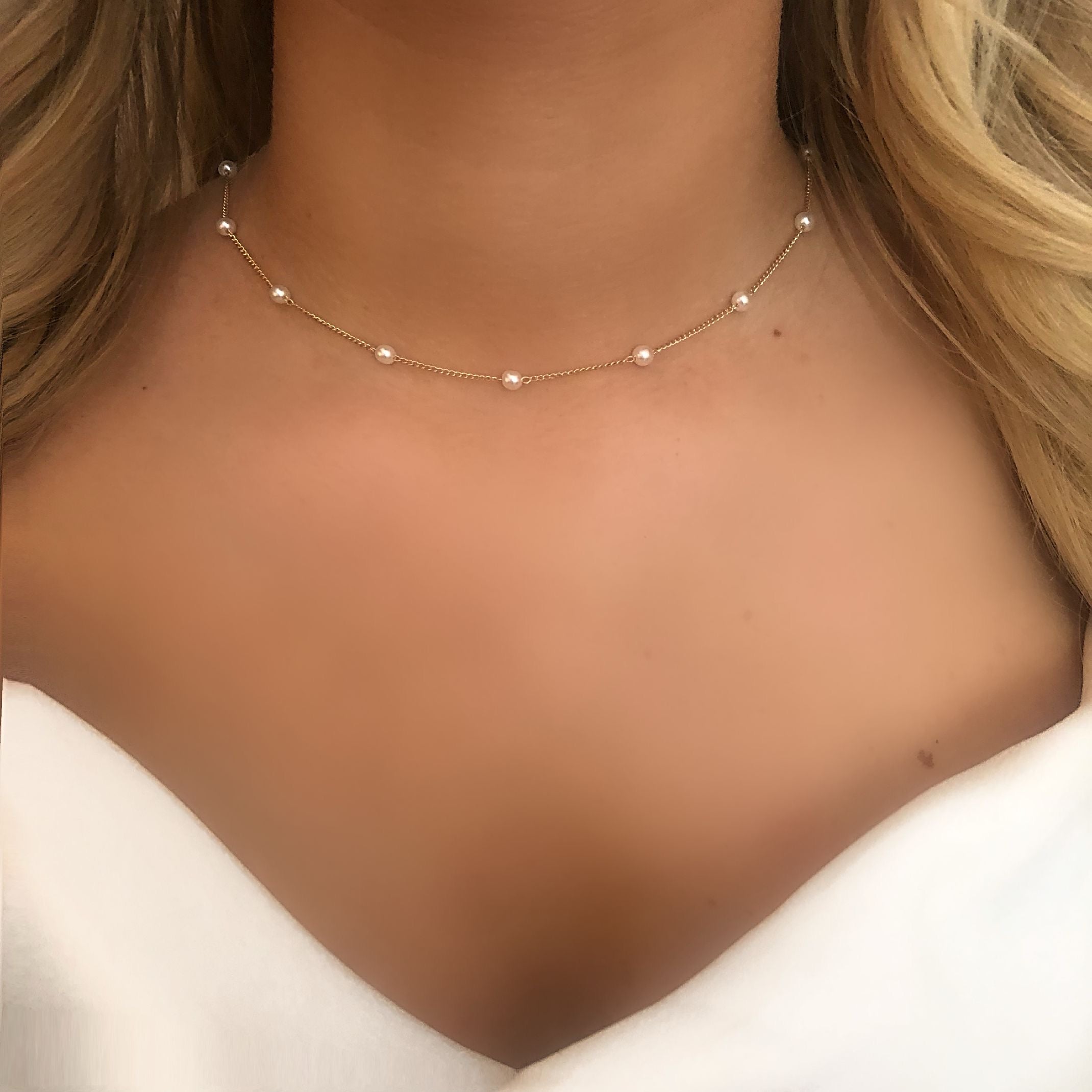 Dainty pearl necklace 