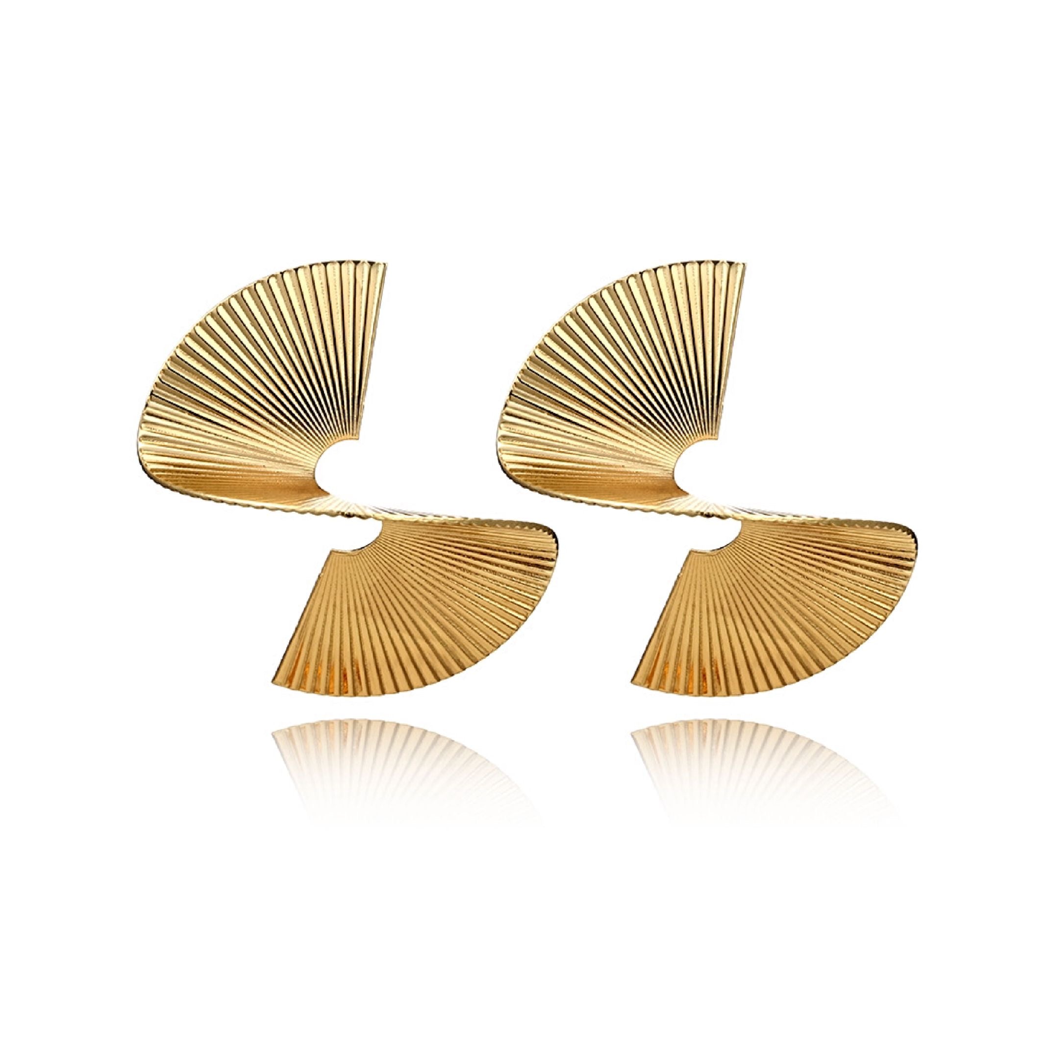 Gold twist ridged earrings 