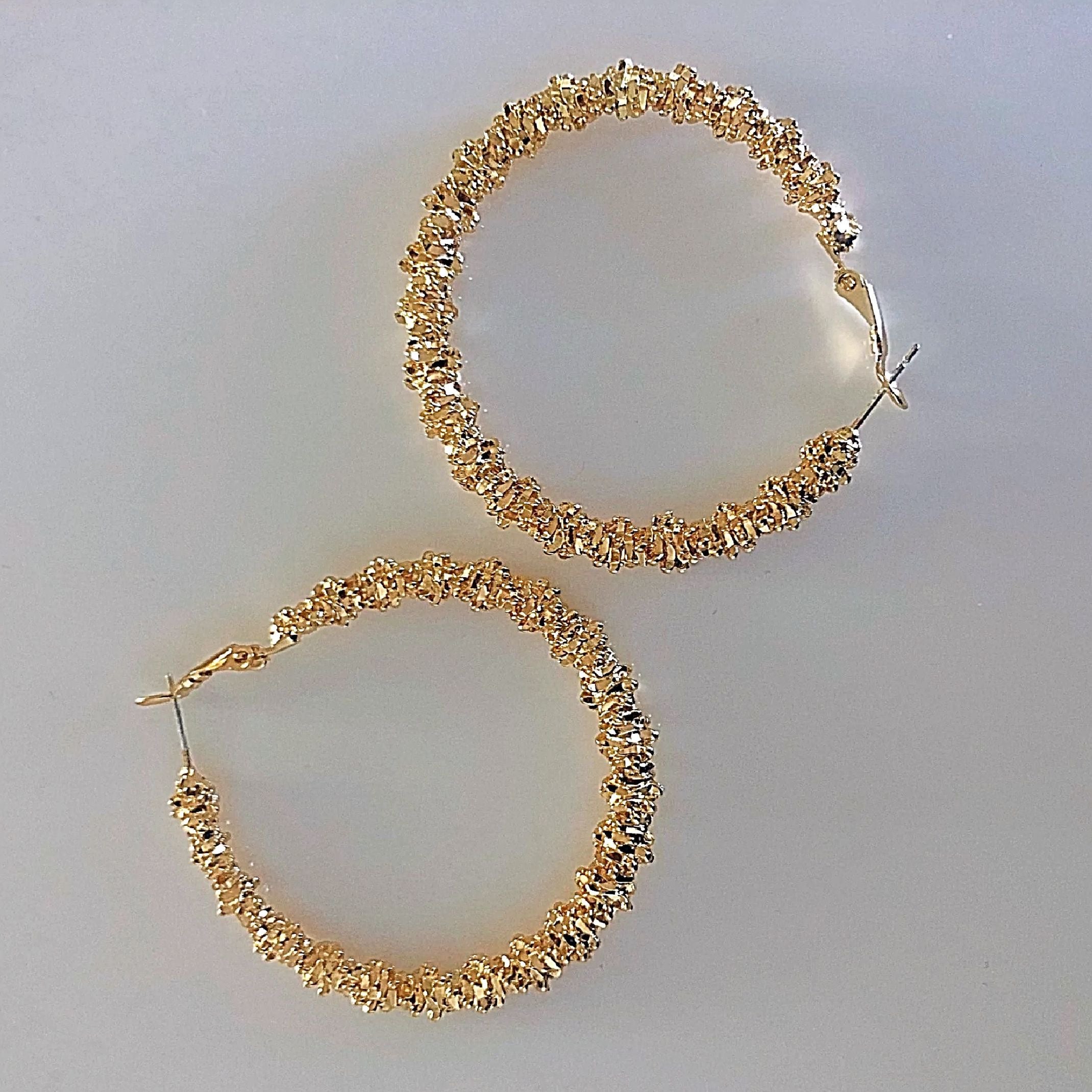 Gold crinkle hoop earrings 
